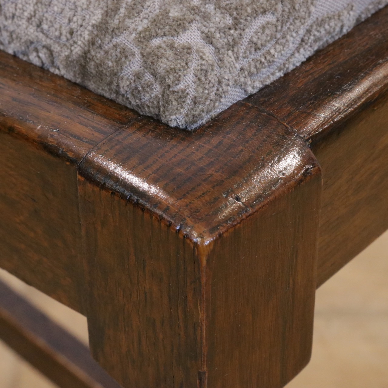 オークチェアー(ミディアムバック) オークチェアー(ミディアムバック)