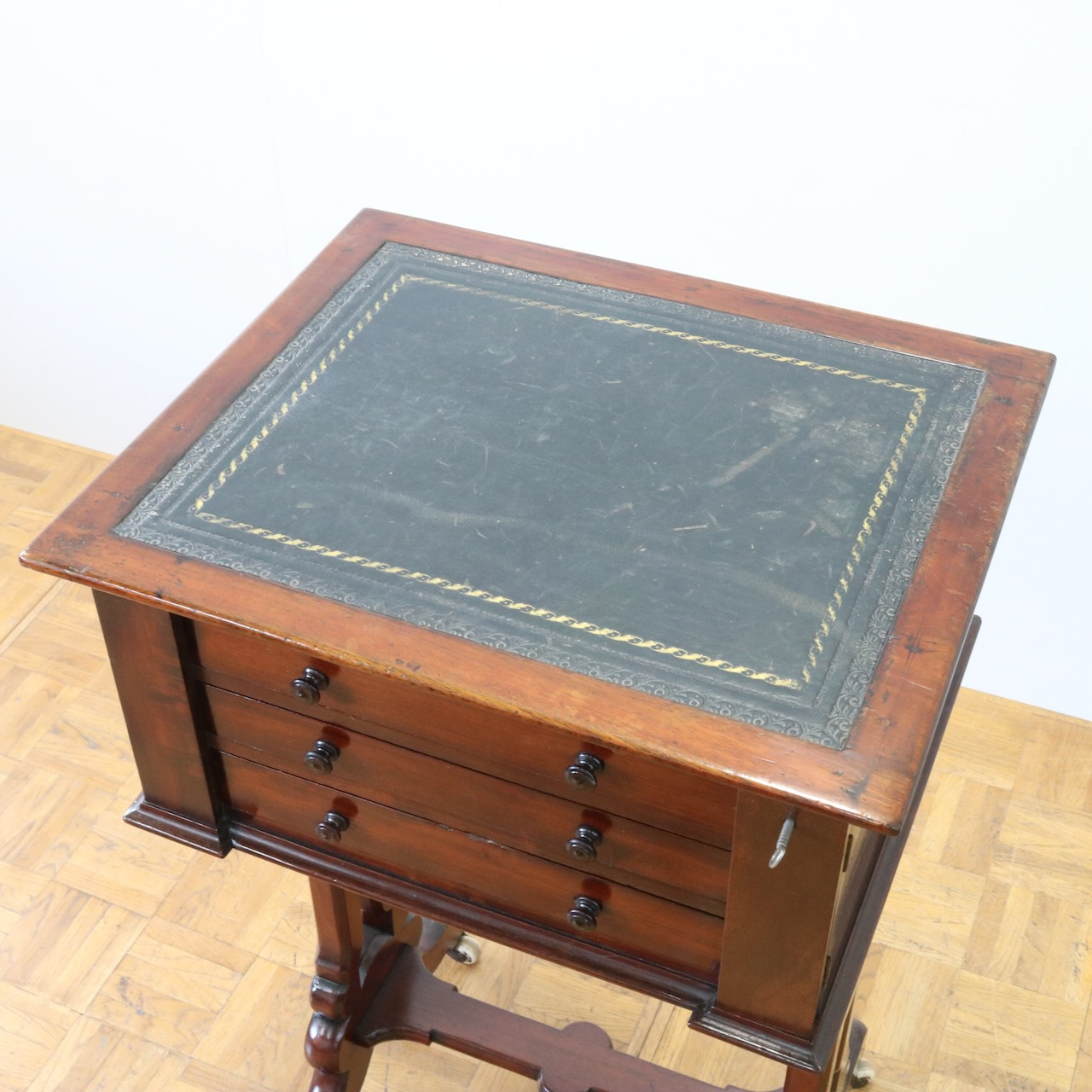 ライティングデスク