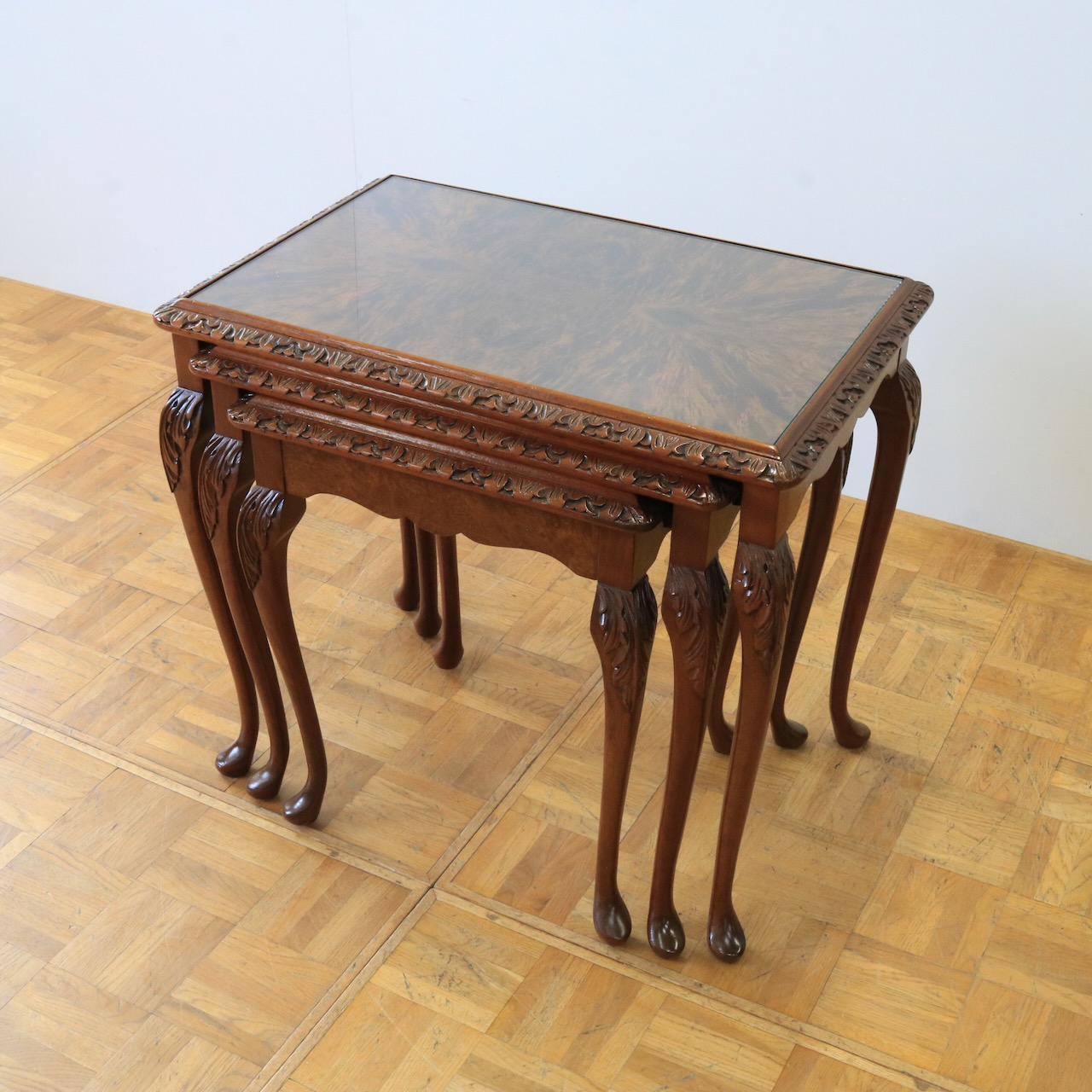 ネストテーブル