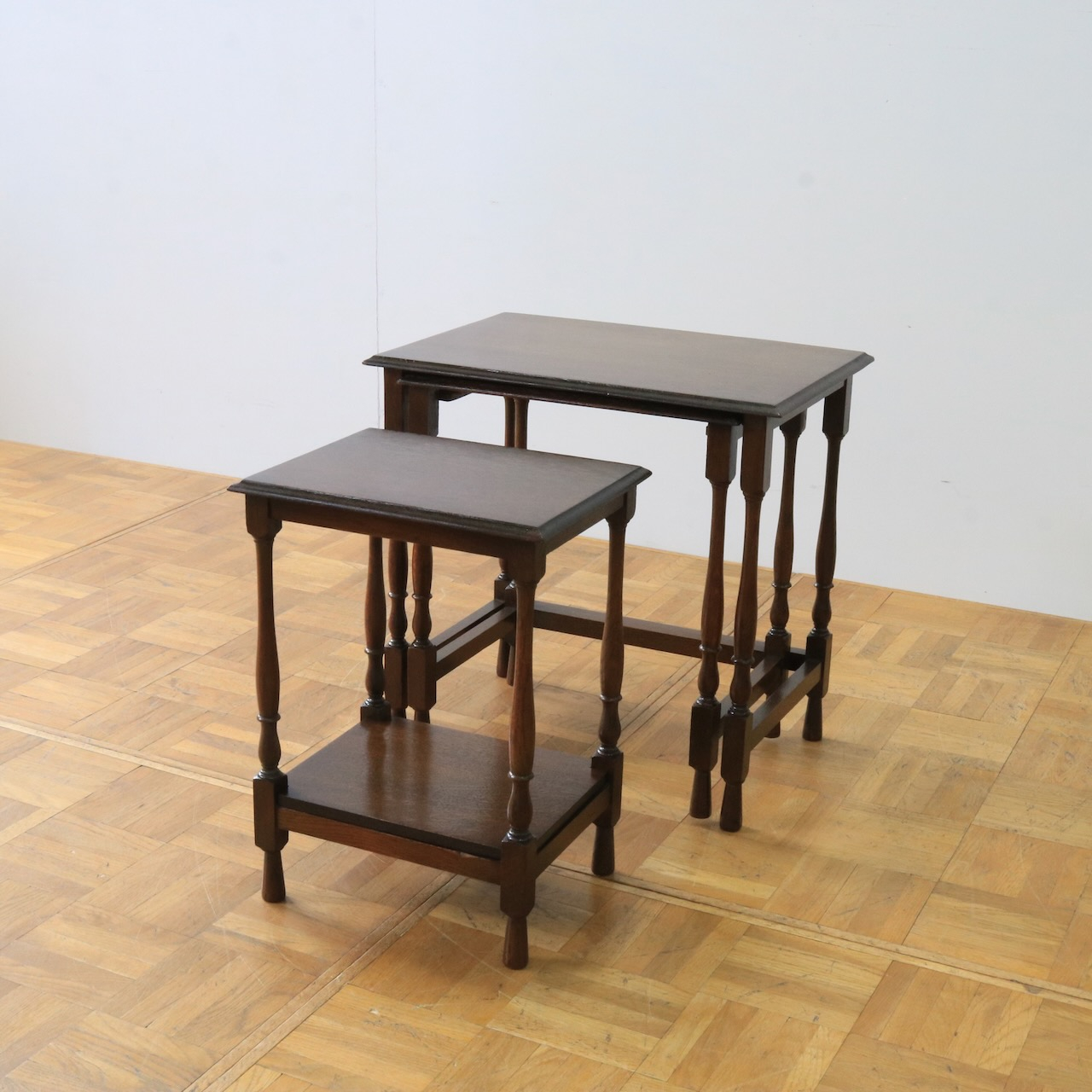 ネストテーブル