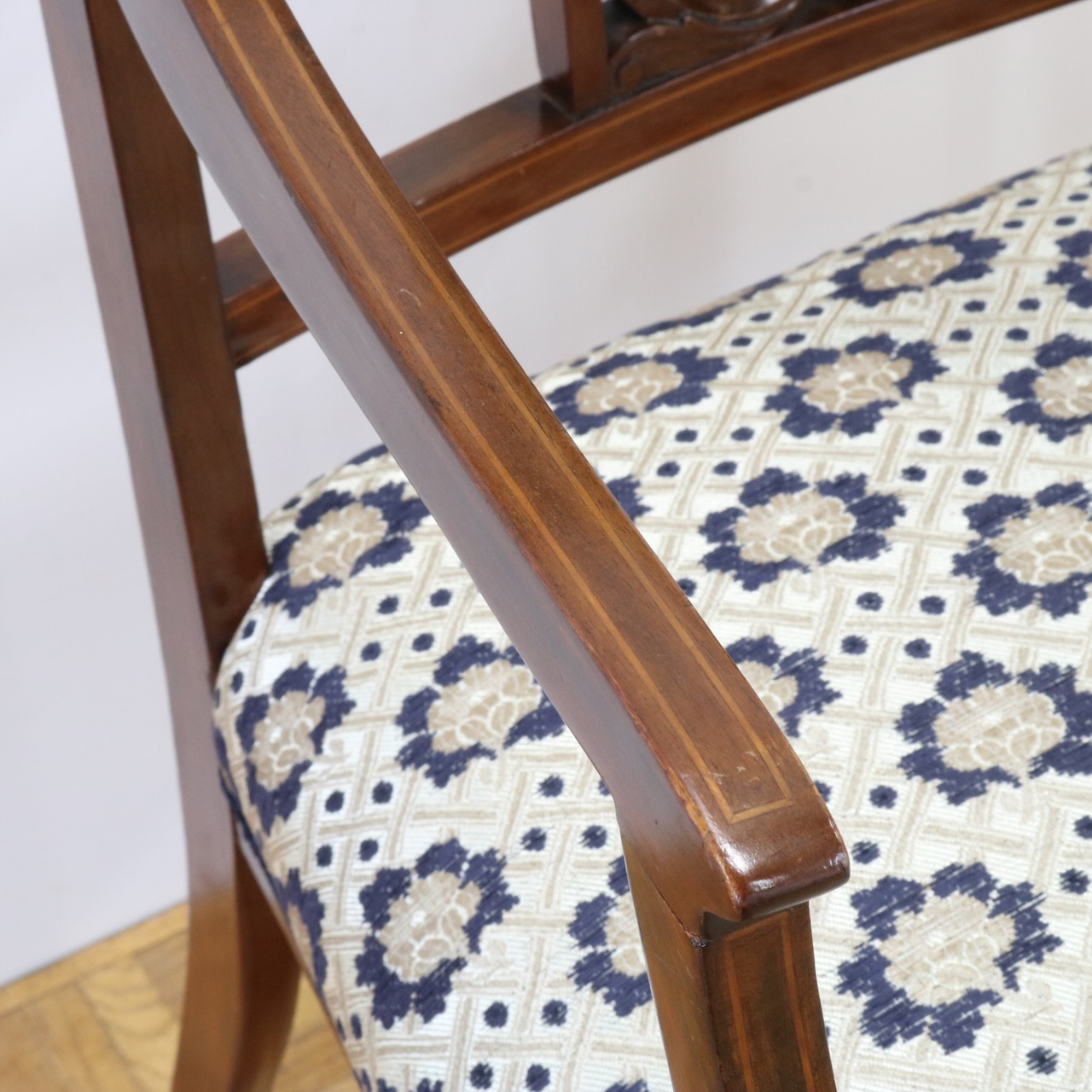 アームチェアー