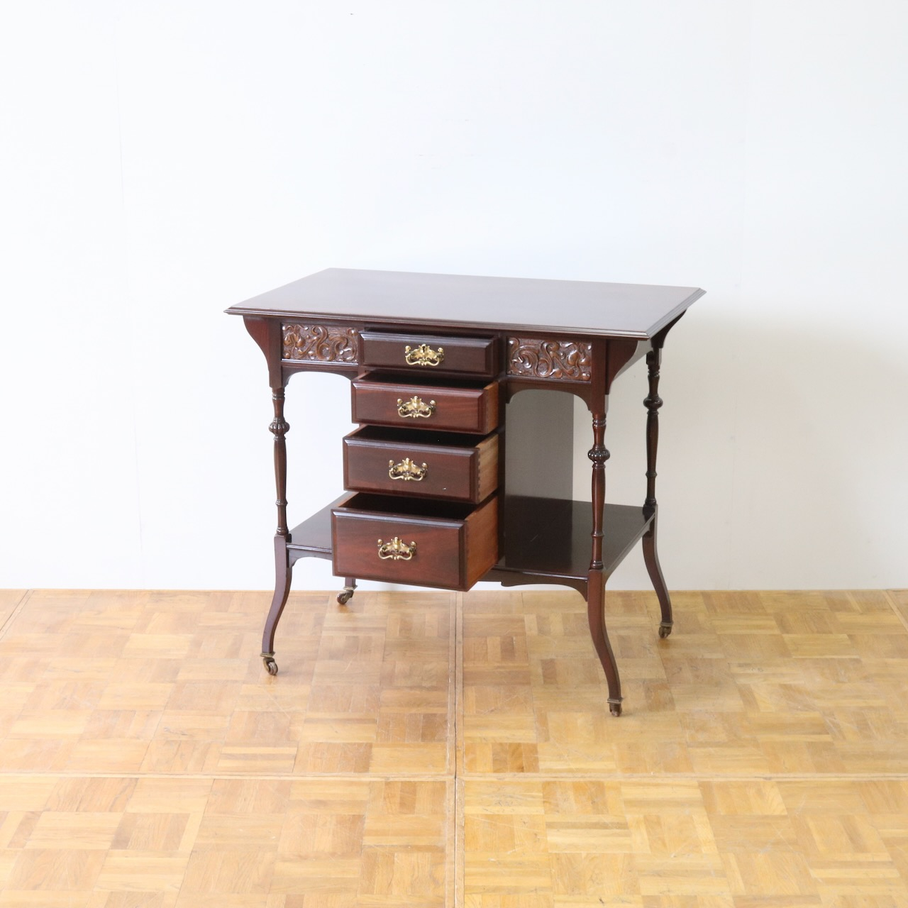 サイドテーブル