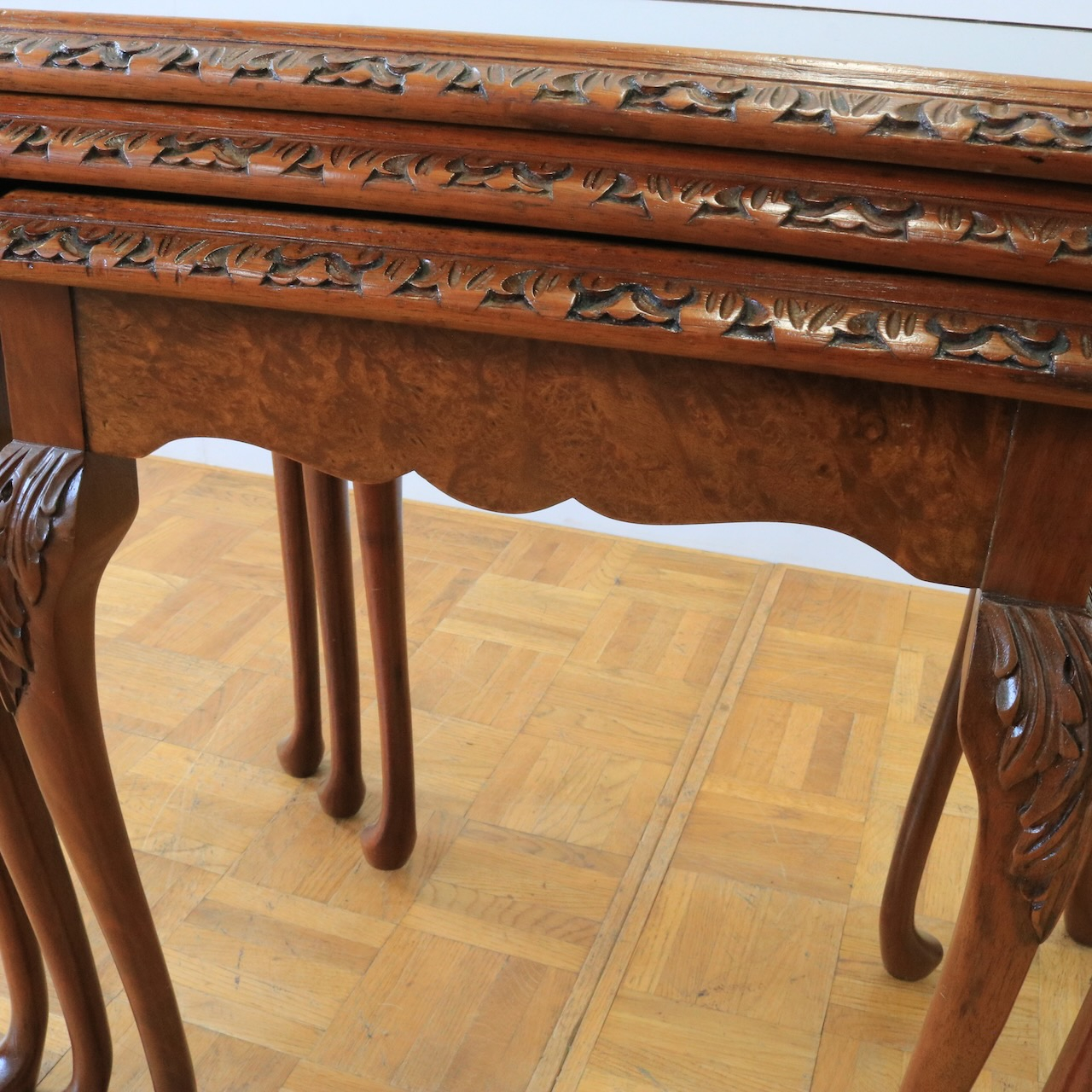 ネストテーブル