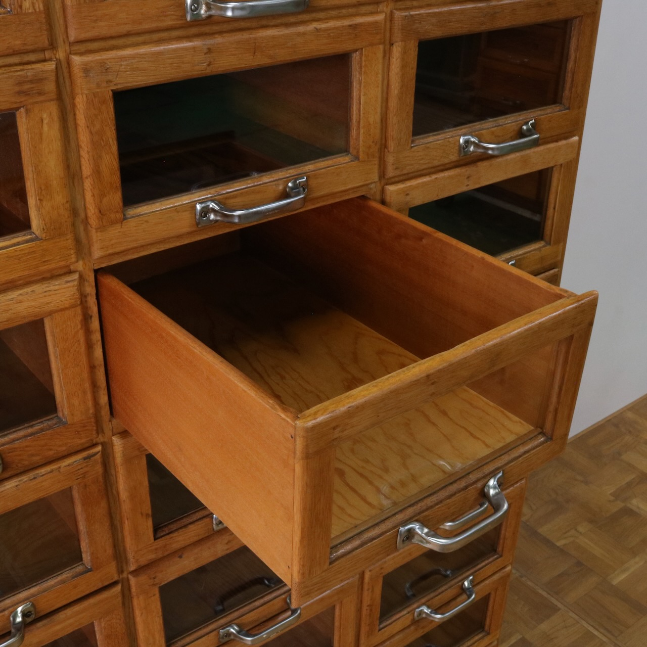 シャツキャビネット