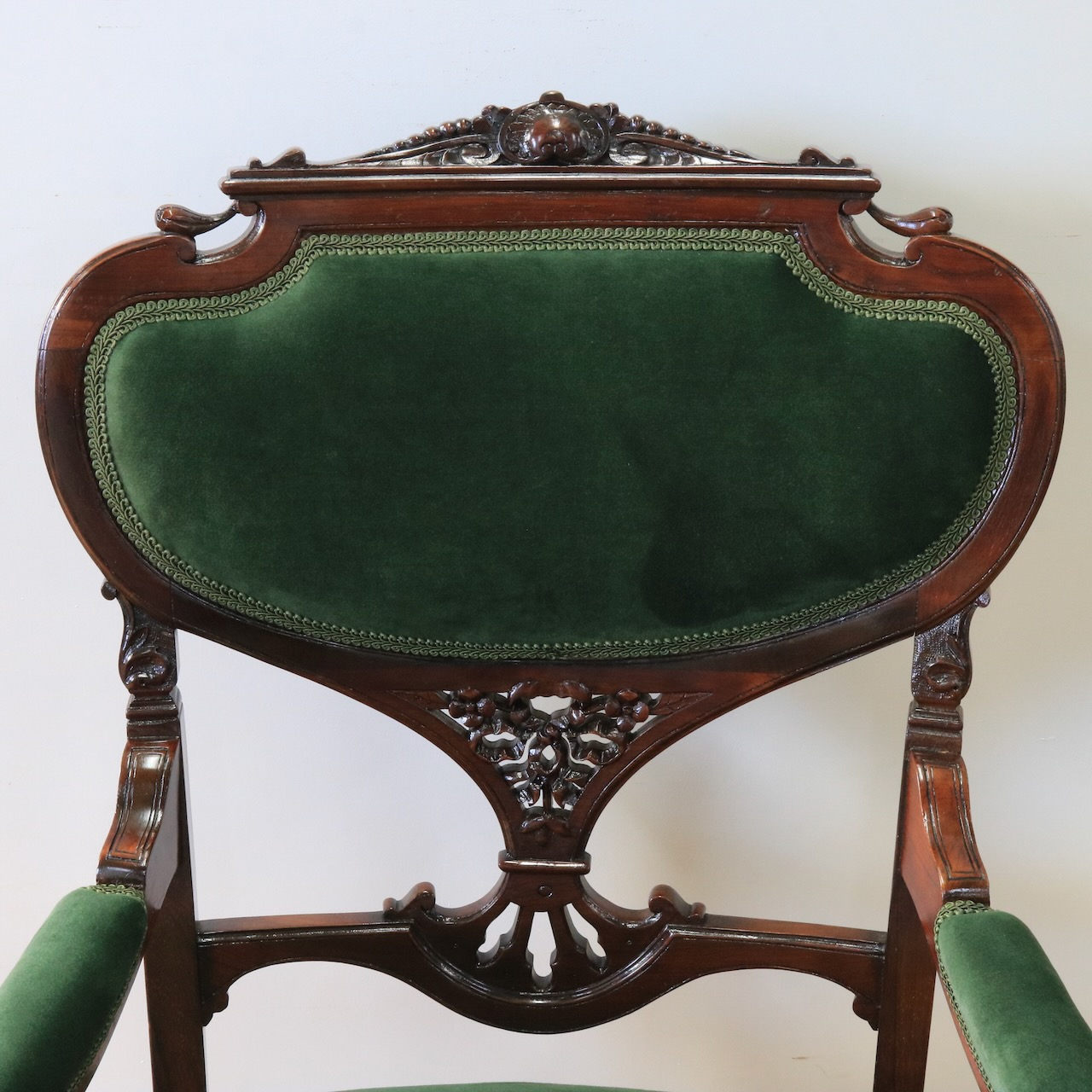 ナーシングチェアー