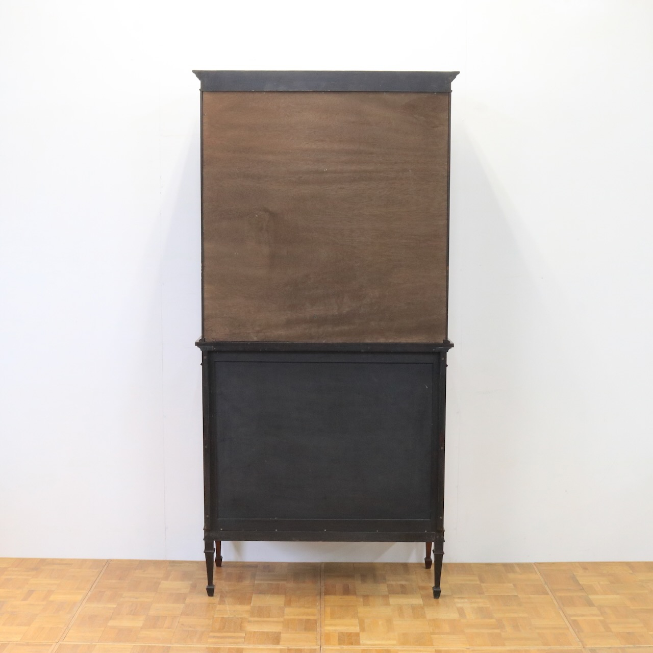 グラスキャビネット