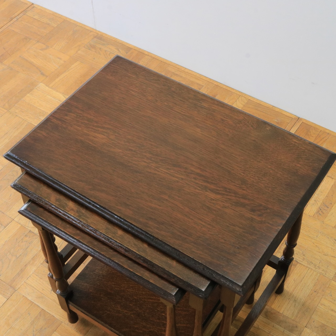 ネストテーブル