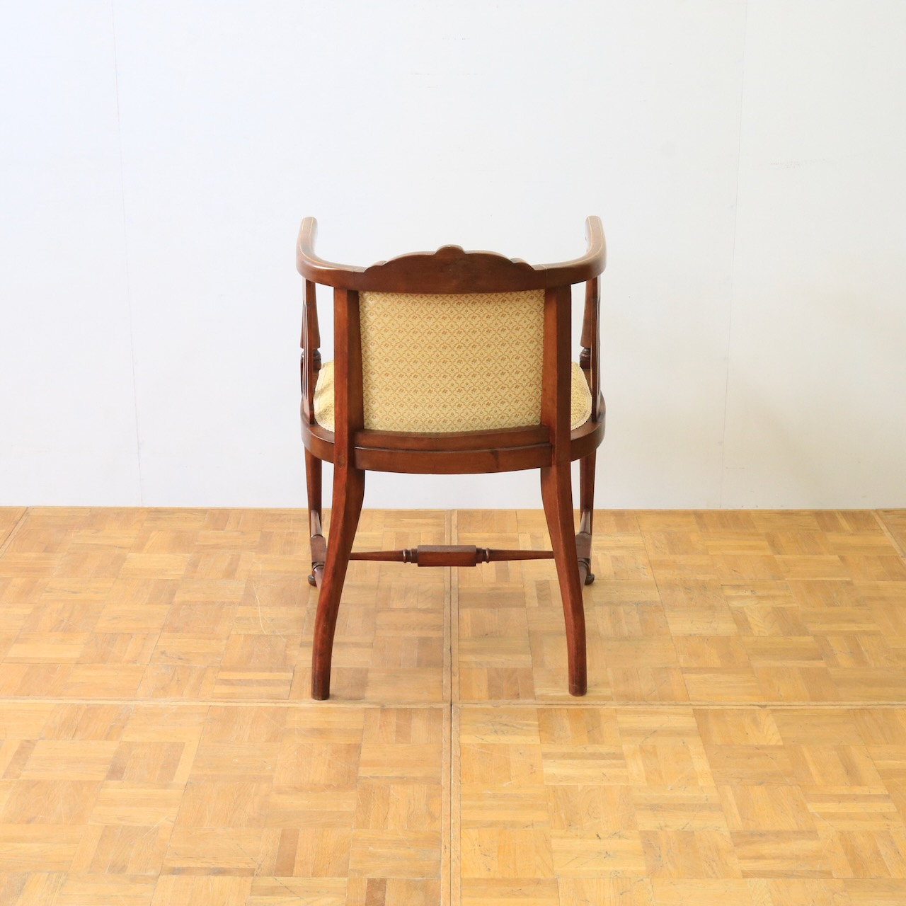 アームチェアー