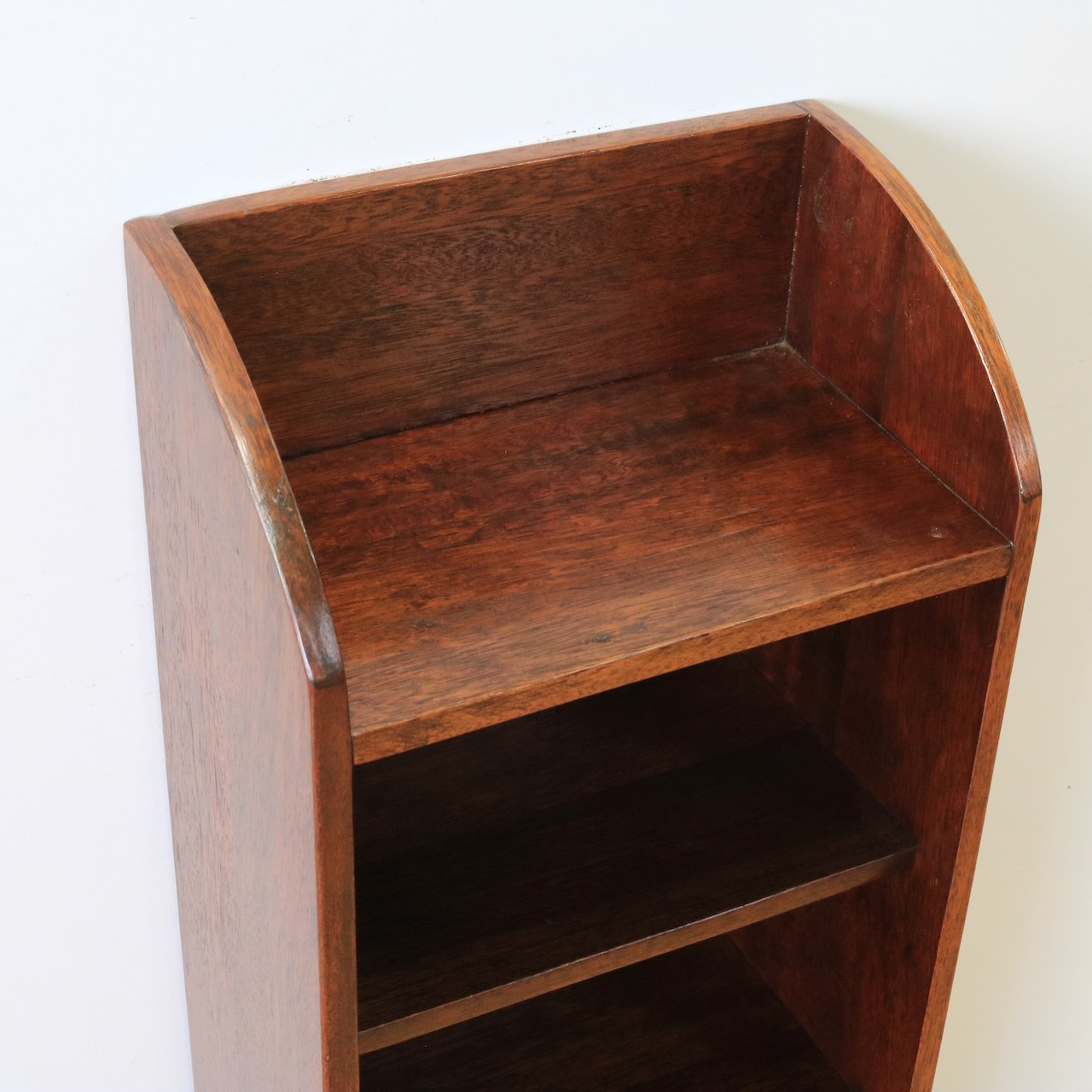 ブックシェルフ