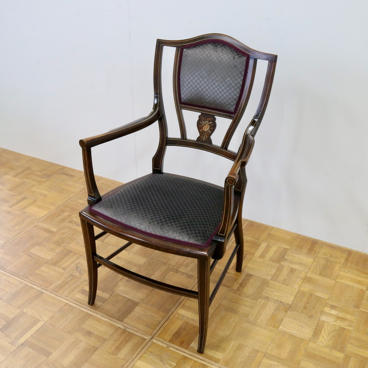 アームチェアー