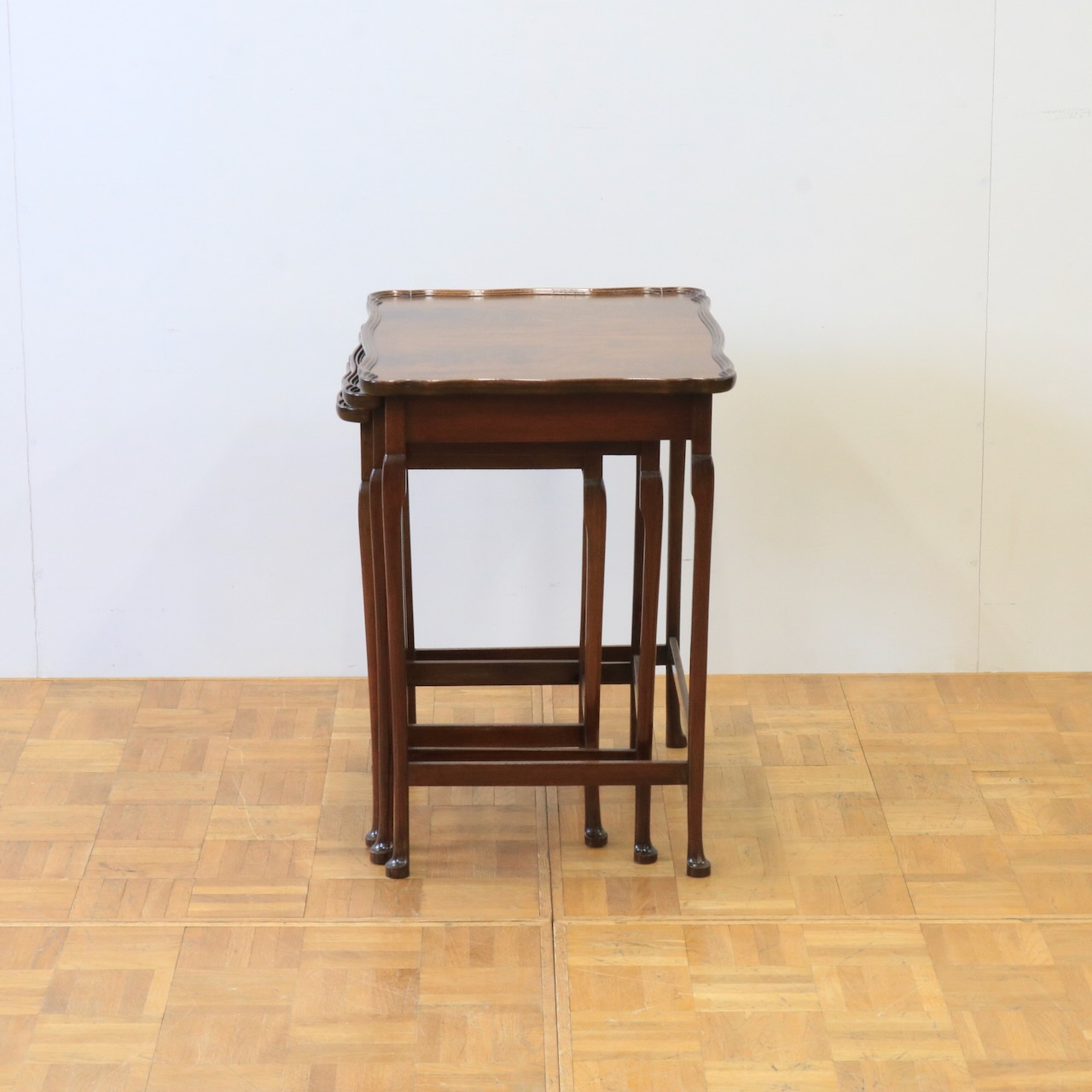 ネストテーブル