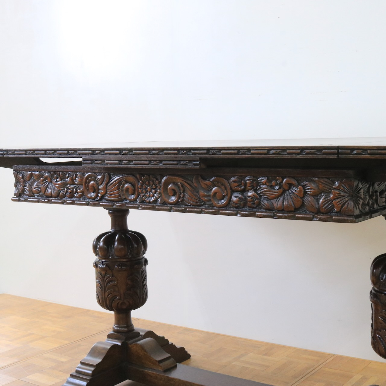 ドローリーフテーブル