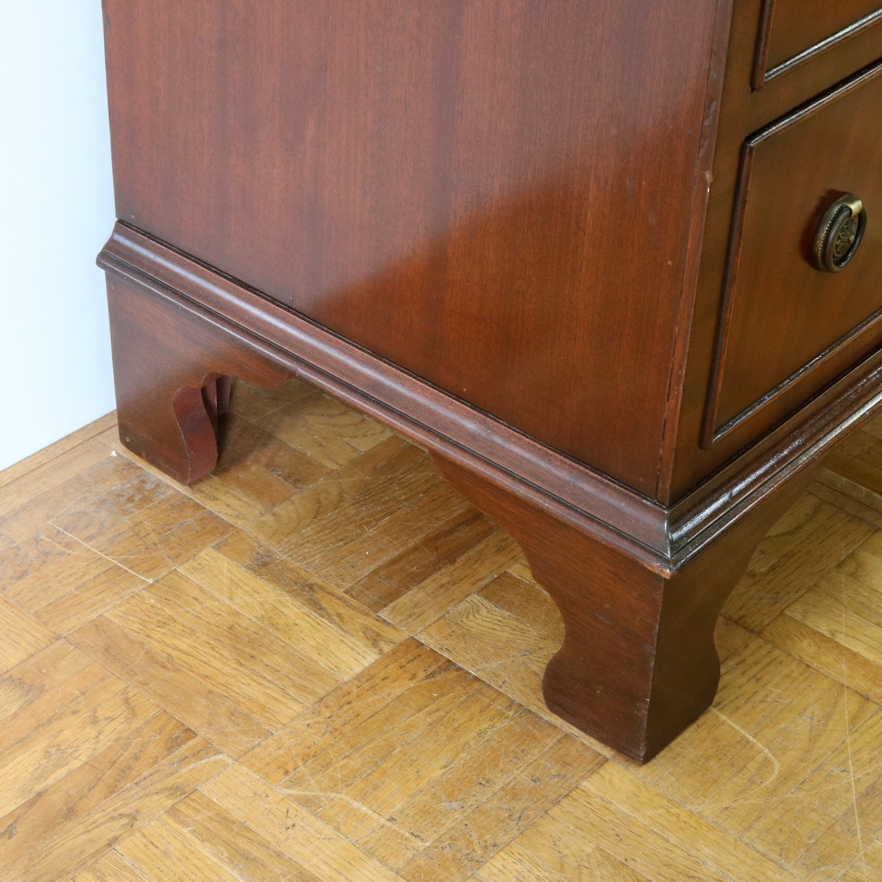 ベッドサイドチェスト