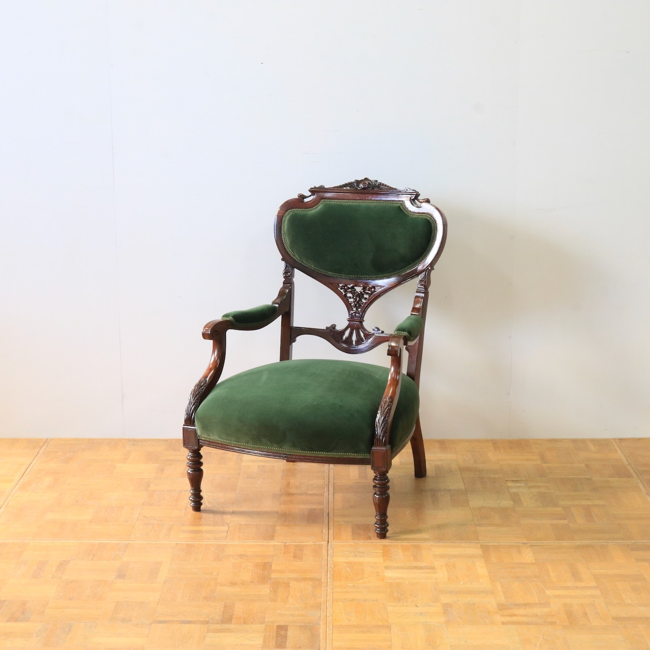 ナーシングチェアー