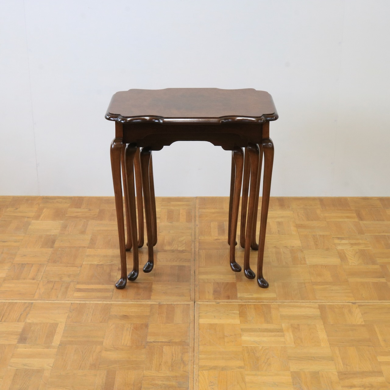 ネストテーブル