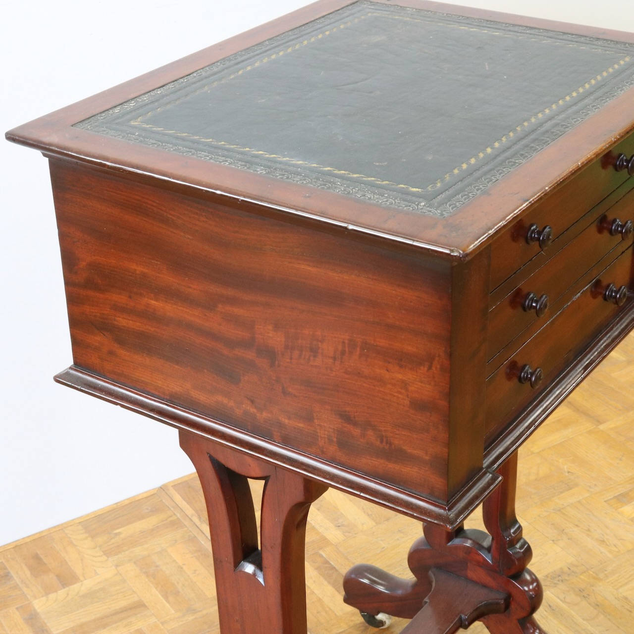 ライティングデスク