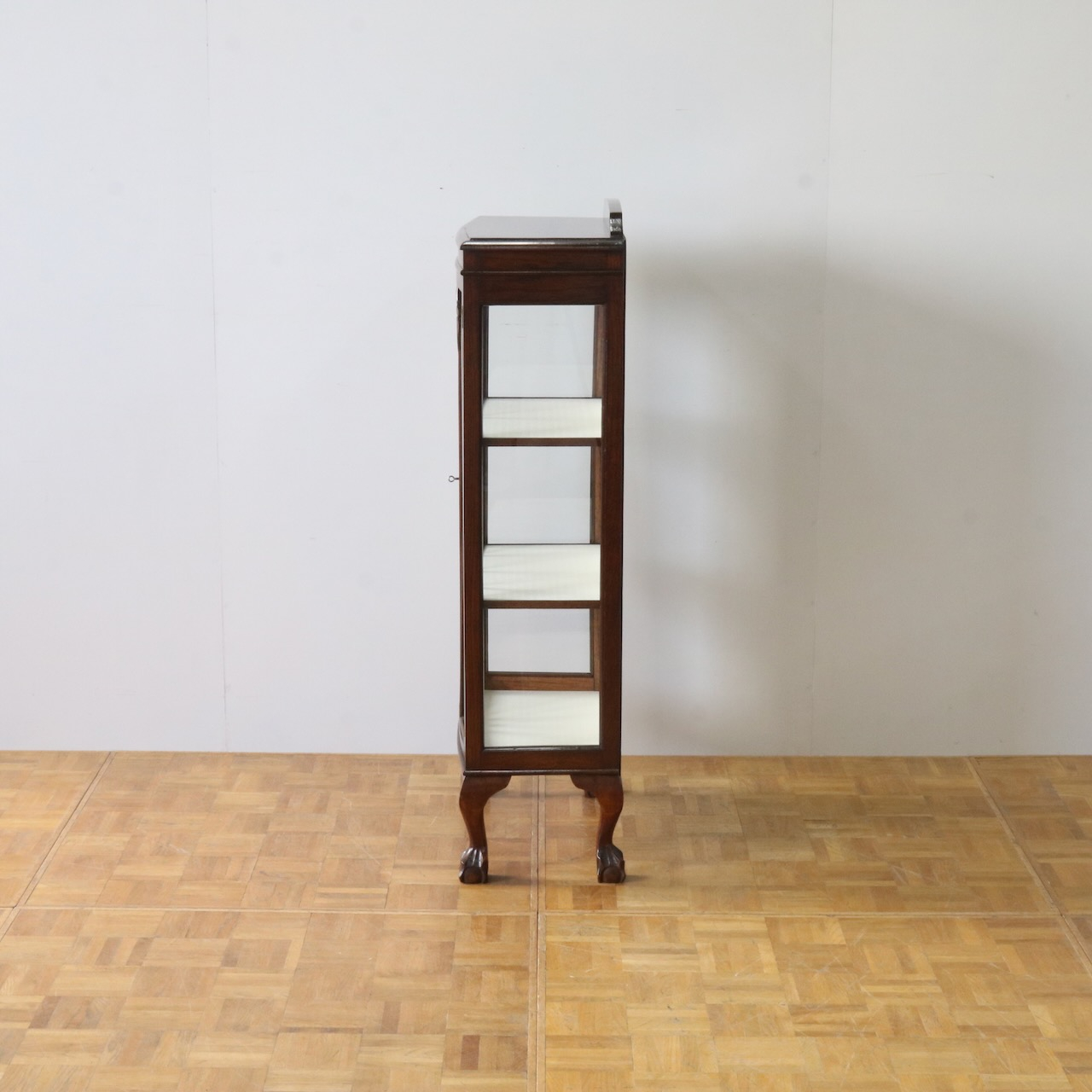 グラスキャビネット