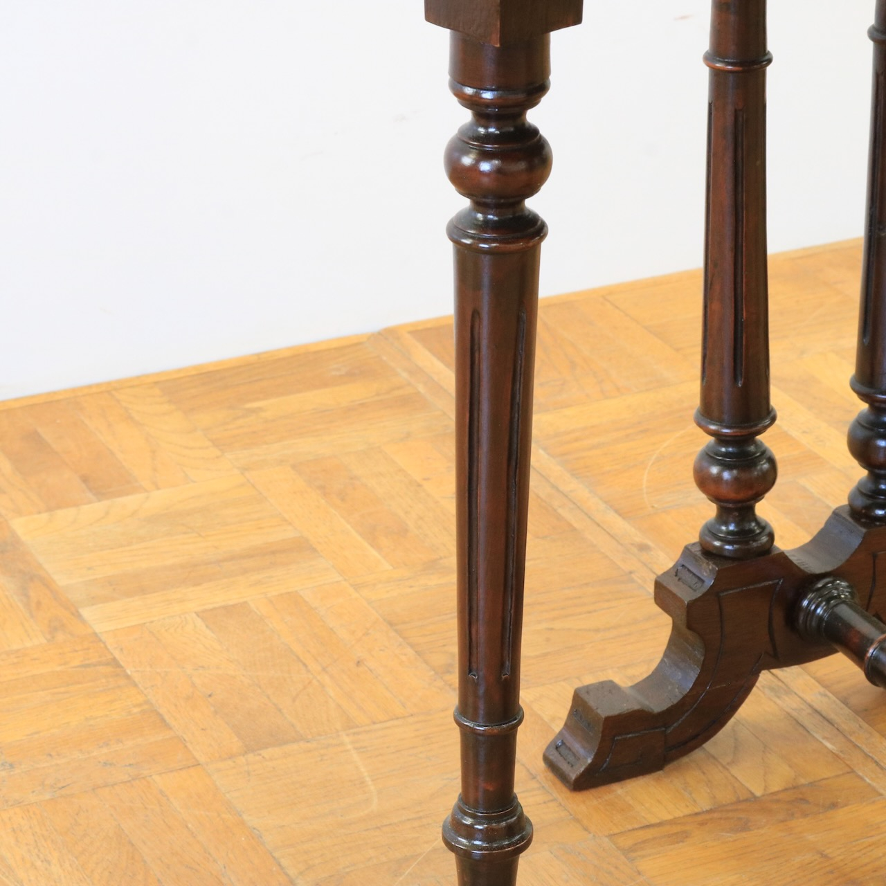 ドロップリーフテーブル