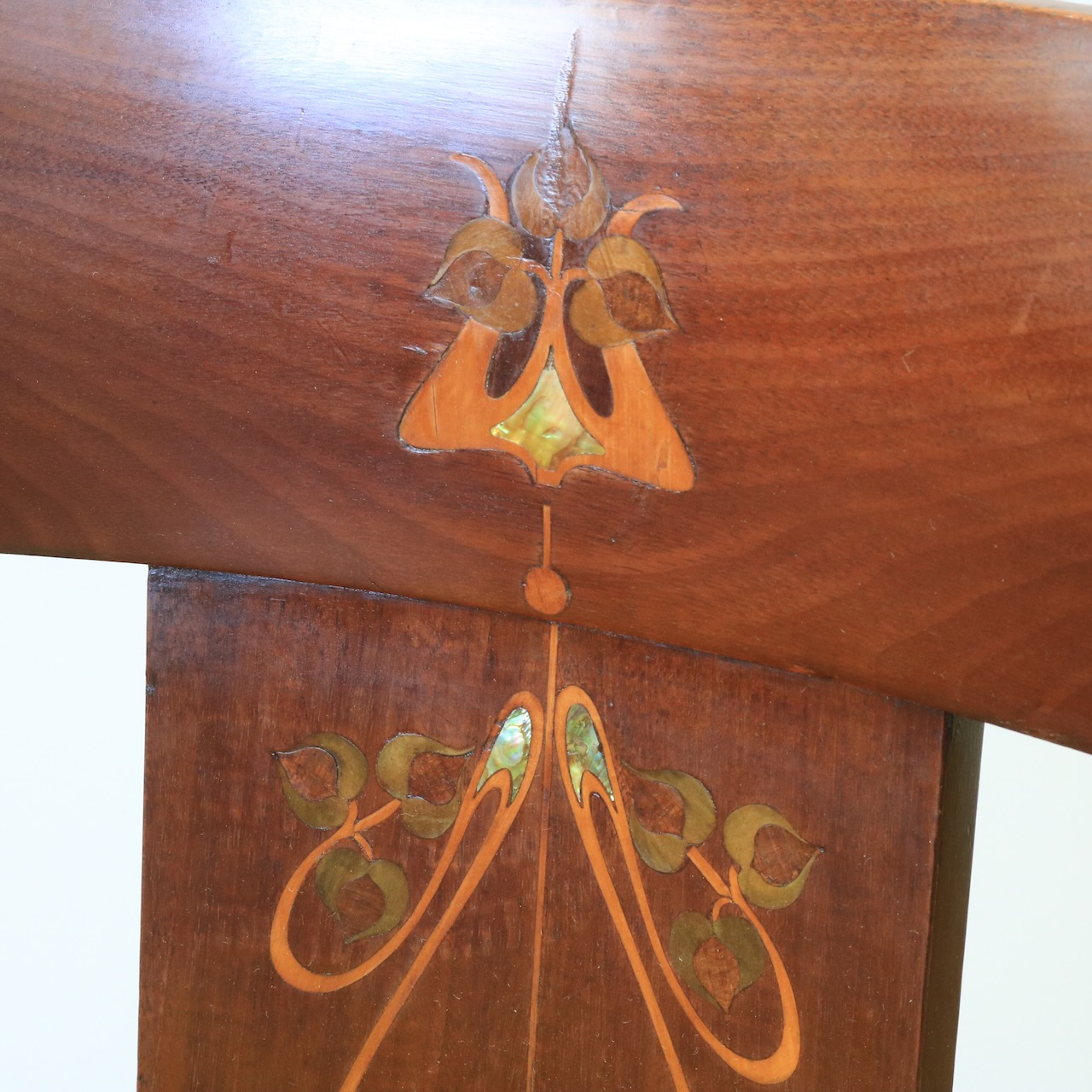 アームチェアー