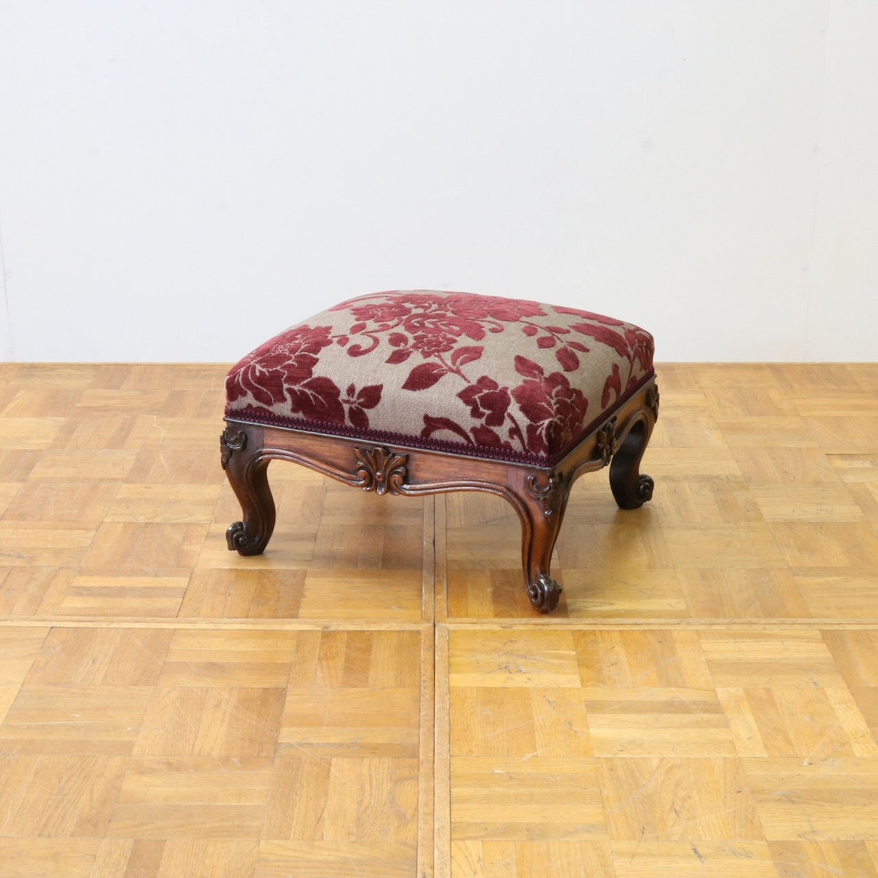 フットスツール