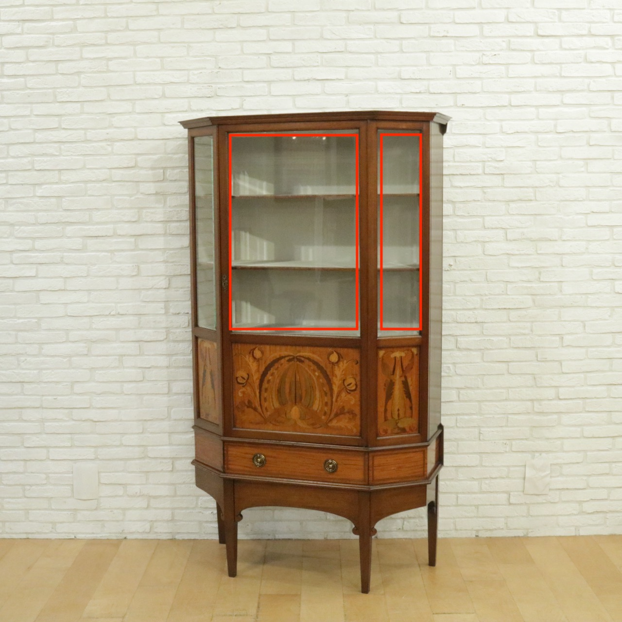 グラスキャビネット