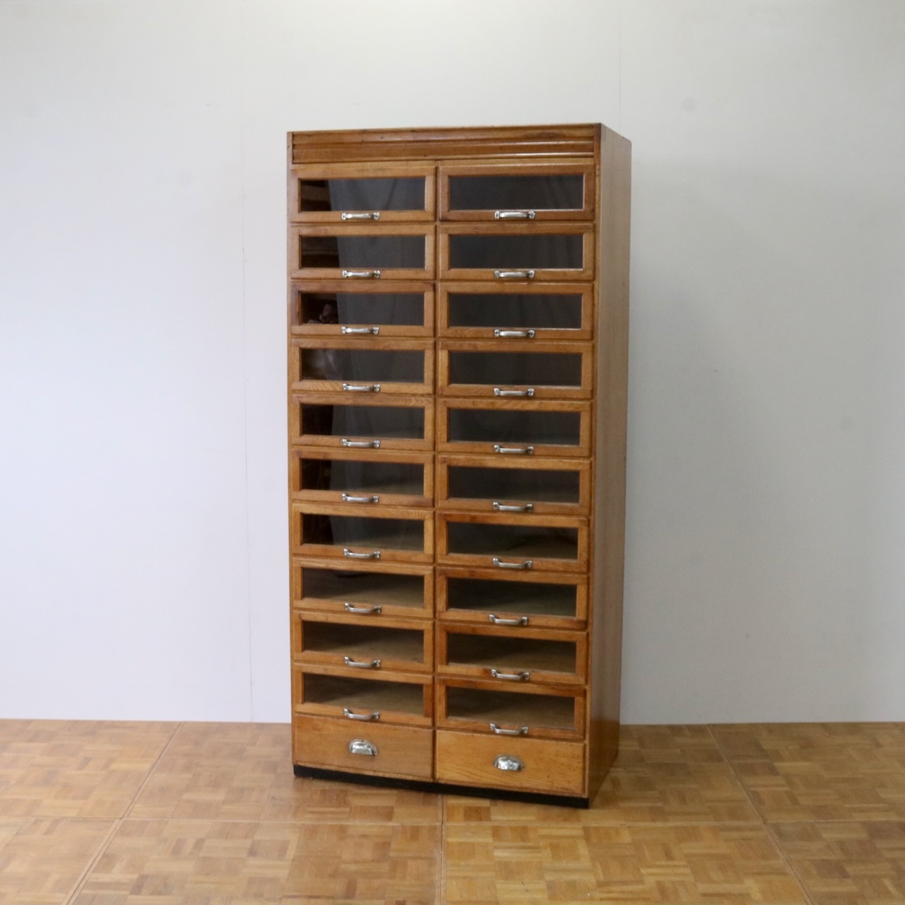 シャツキャビネット