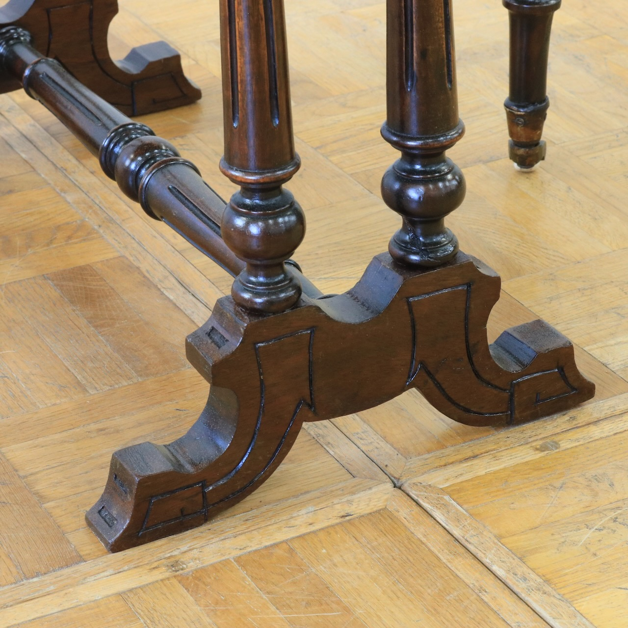 ドロップリーフテーブル