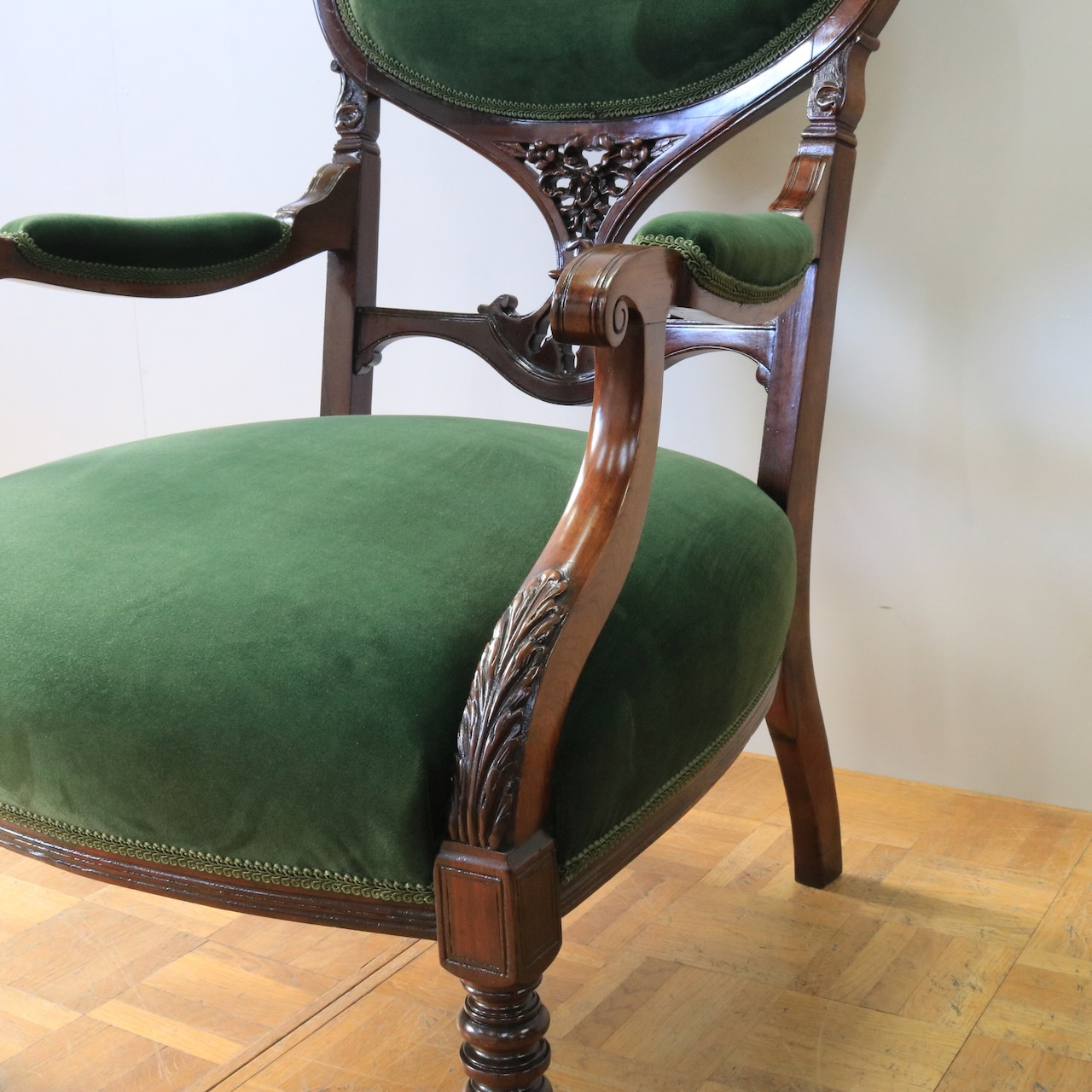 ナーシングチェアー