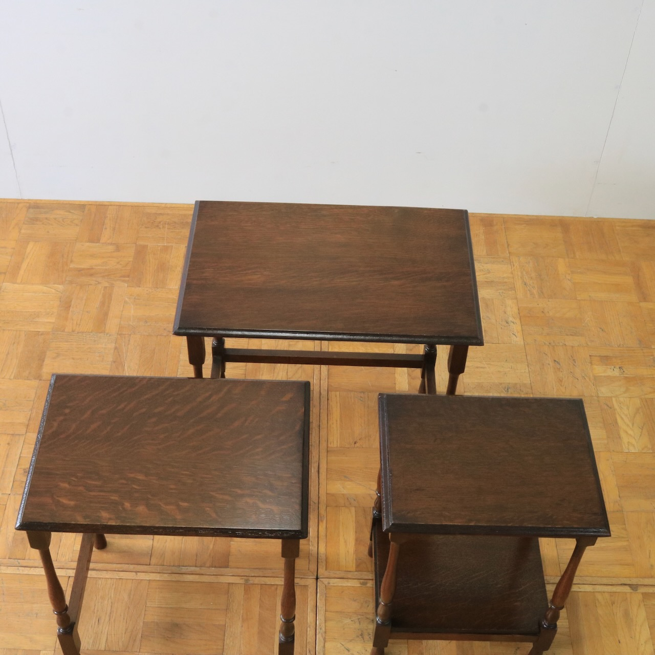 ネストテーブル