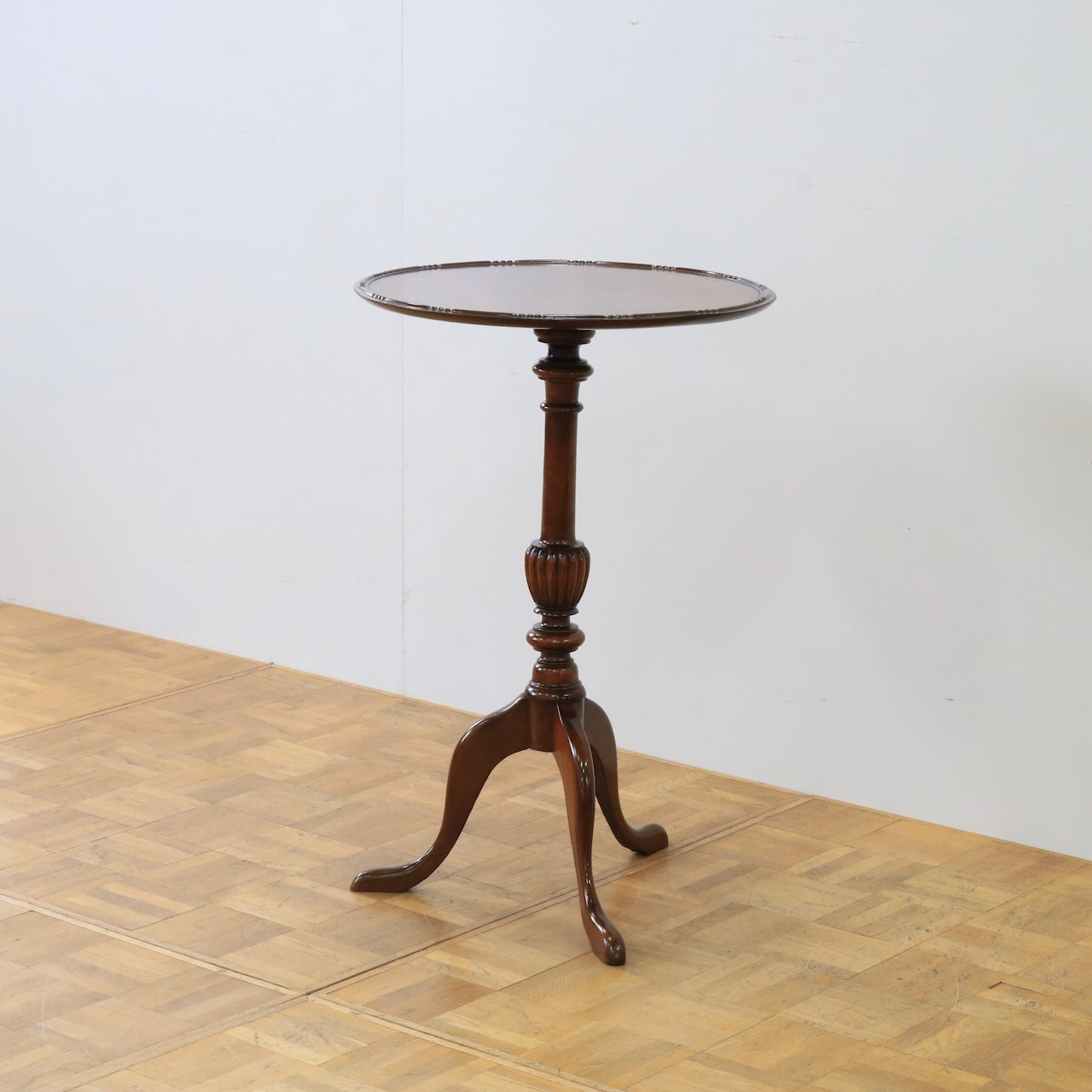 サイドテーブル