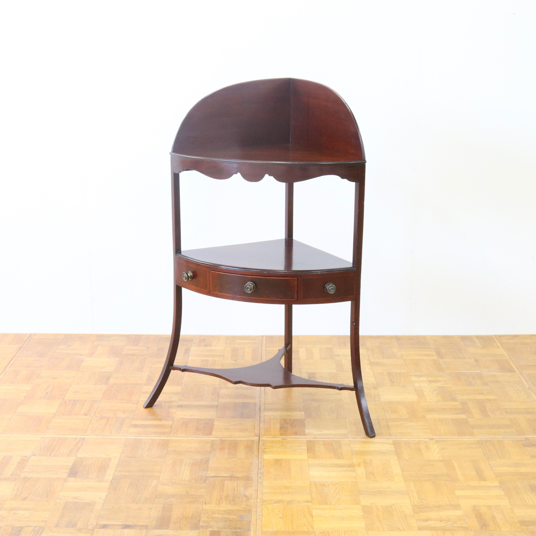 コーナーシェルフ