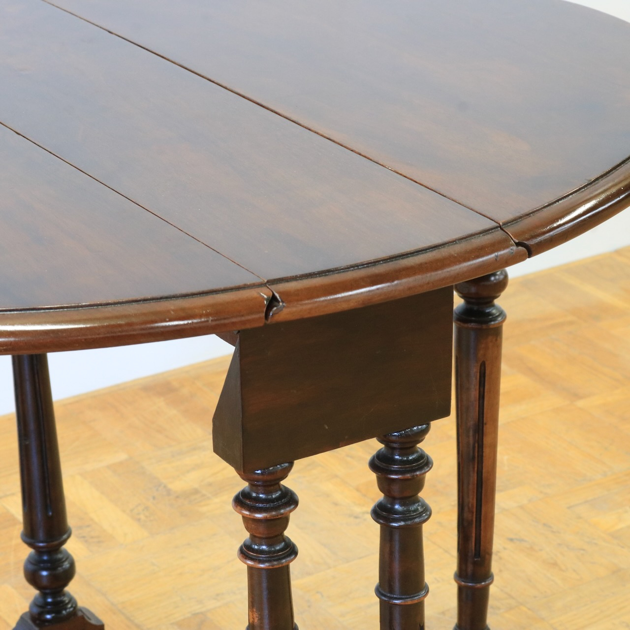 ドロップリーフテーブル