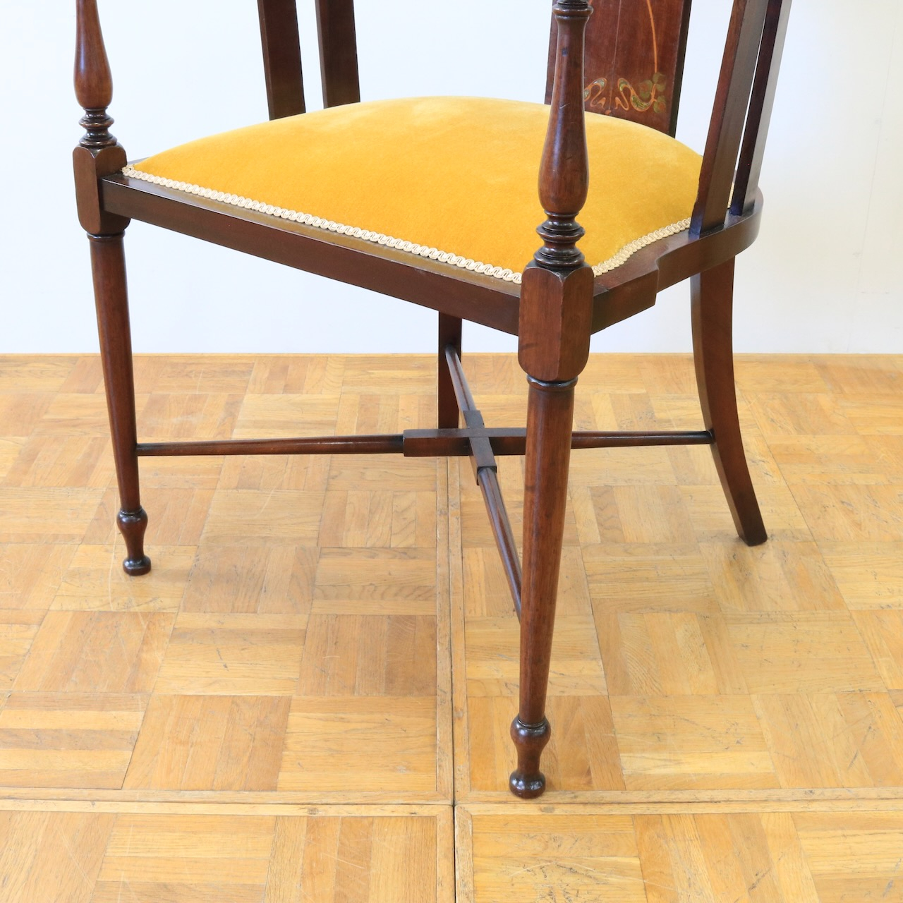 アームチェアー