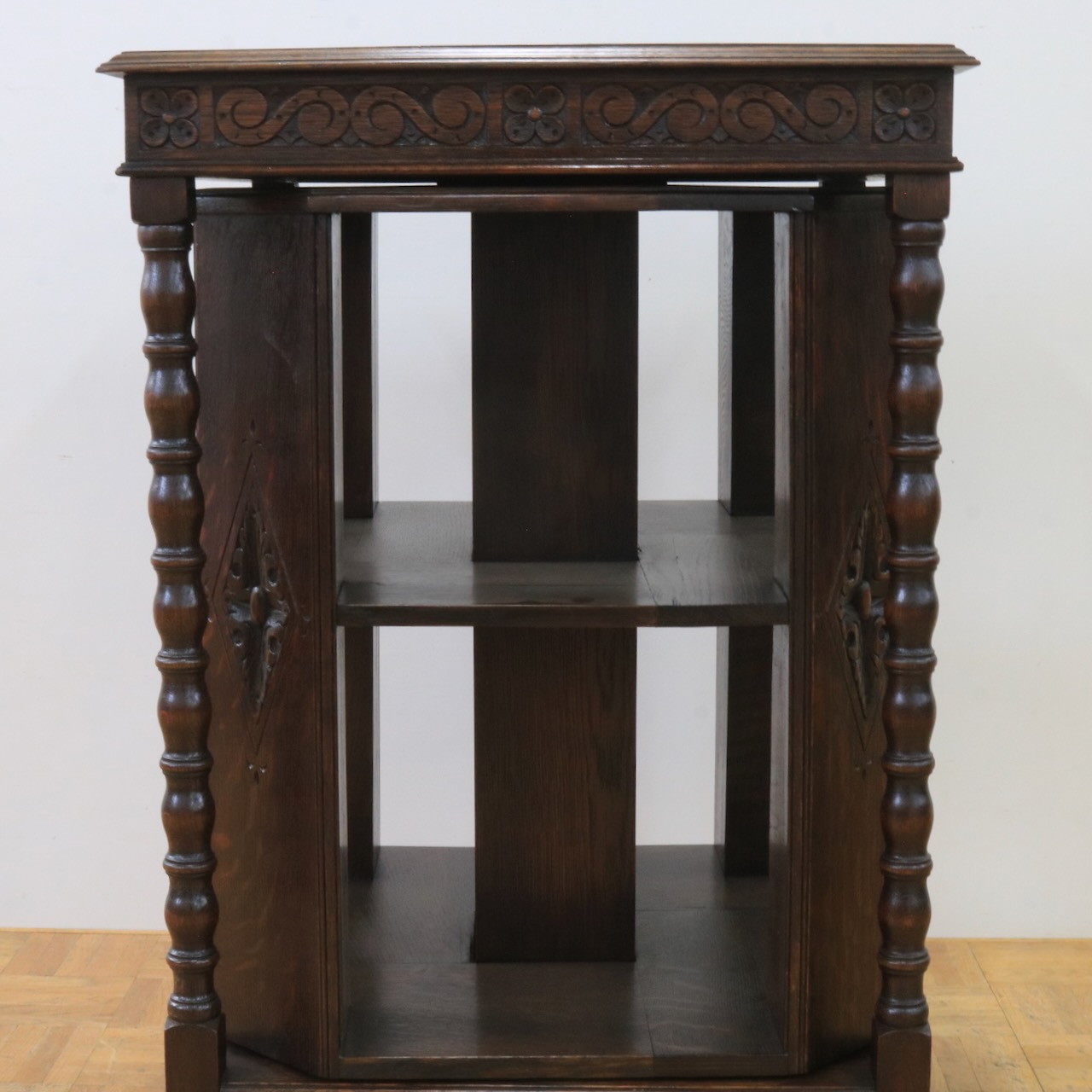 リボルビングブックケース