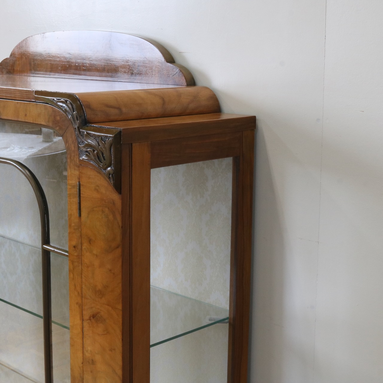 グラスキャビネット