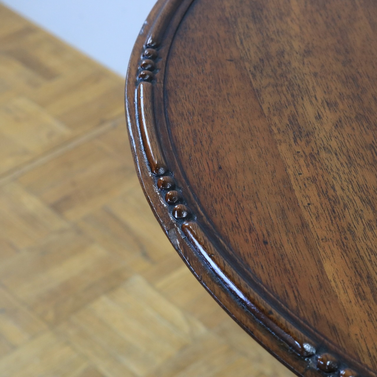 サイドテーブル