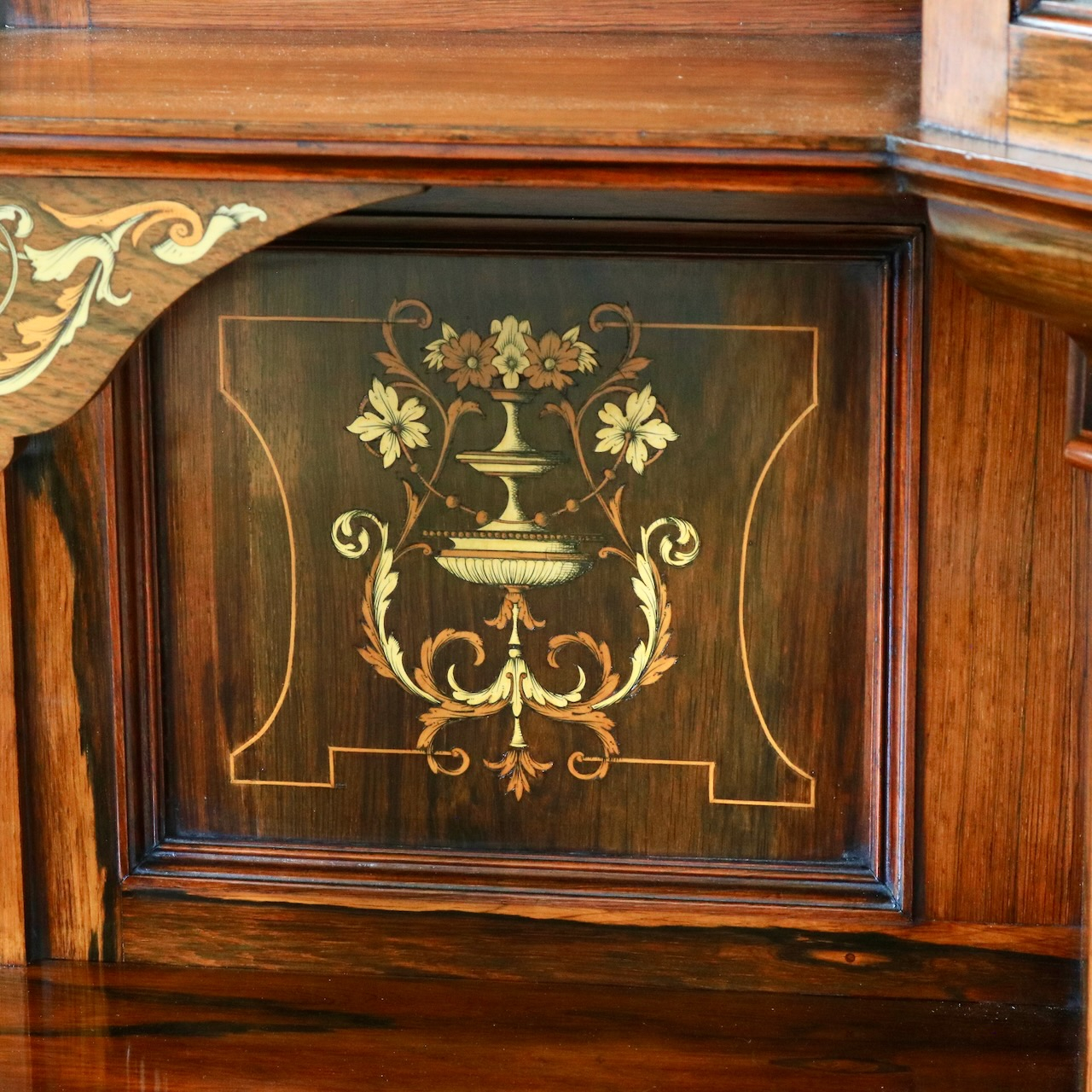 ミラーバックサイドボード