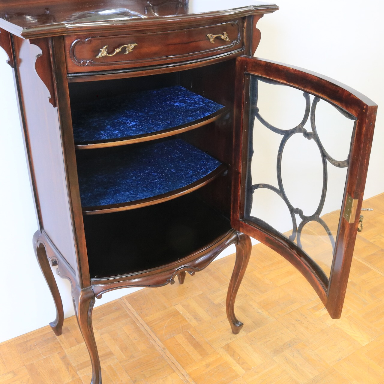 ミュージックキャビネット