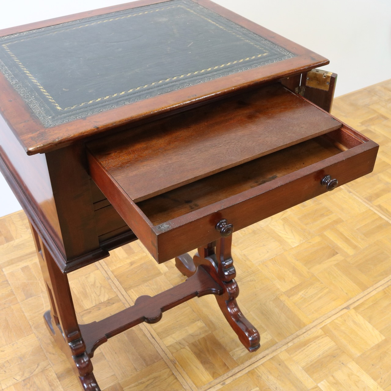 ライティングデスク