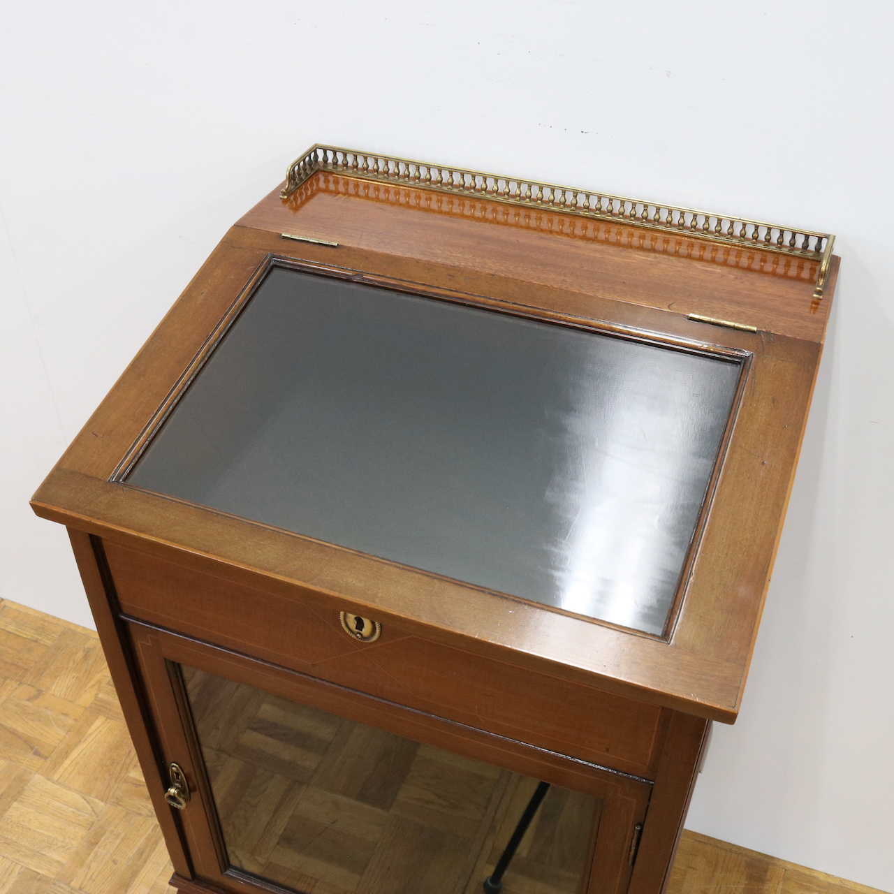 ジュエリーキャビネット