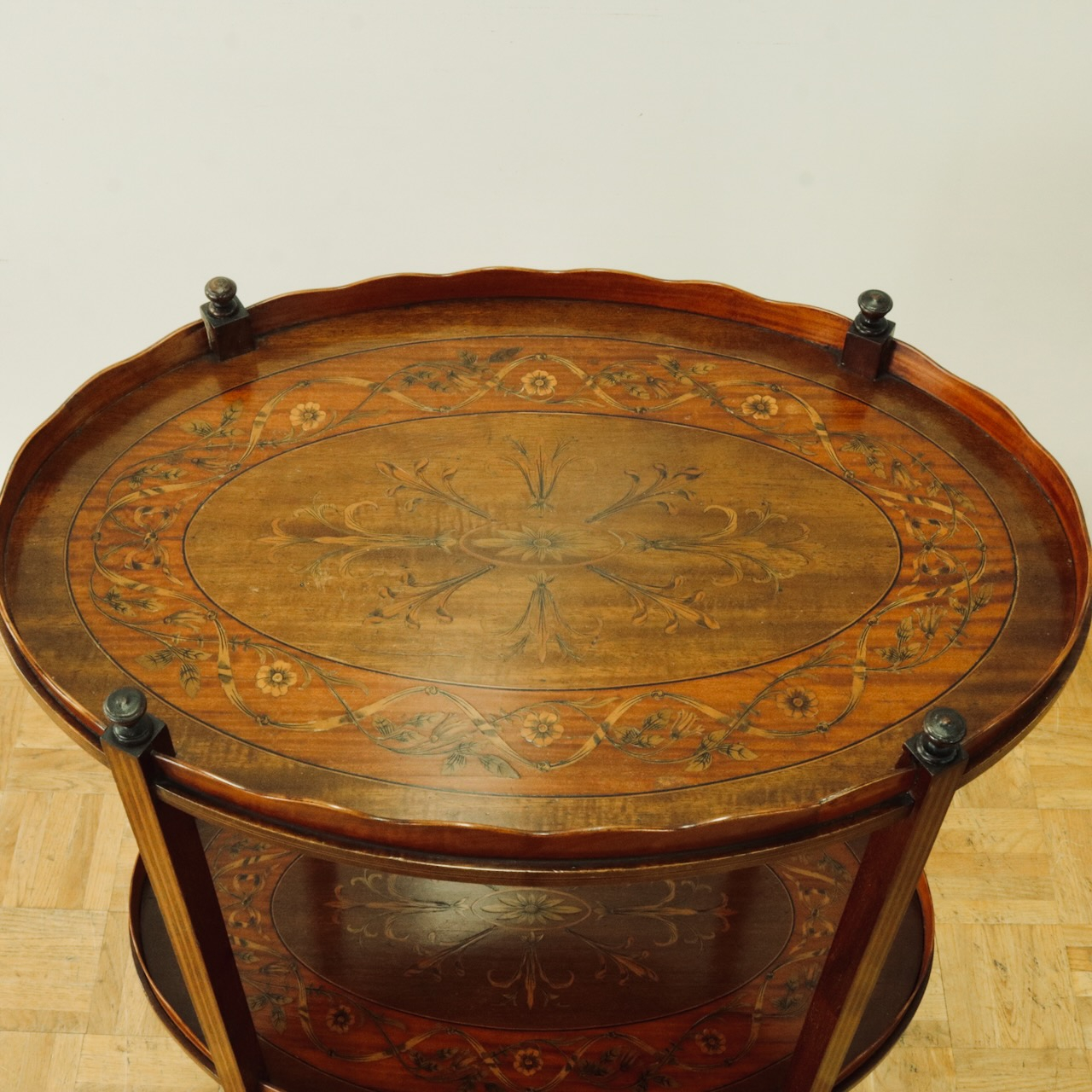 サイドテーブル