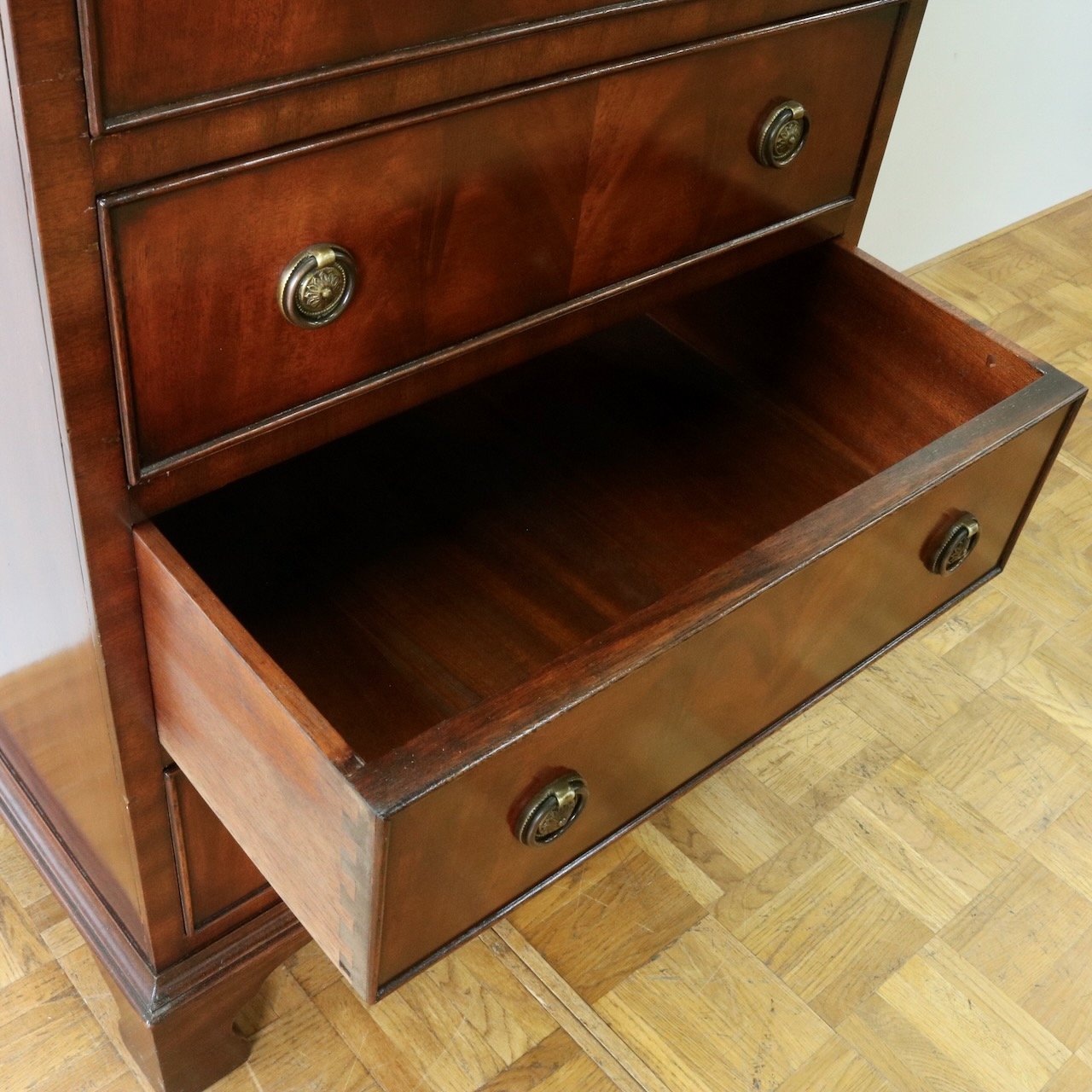 ベッドサイドチェスト