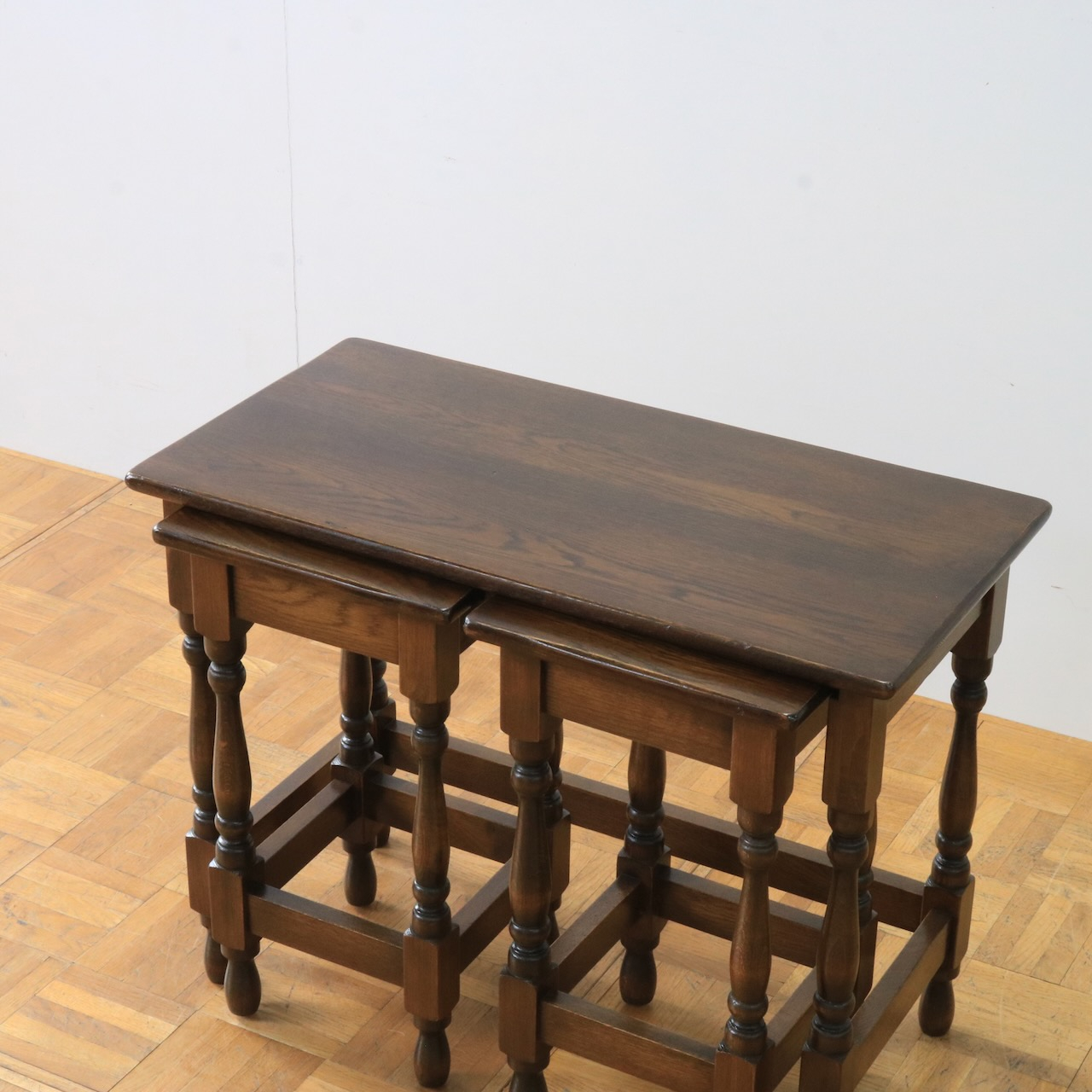 ネストテーブル