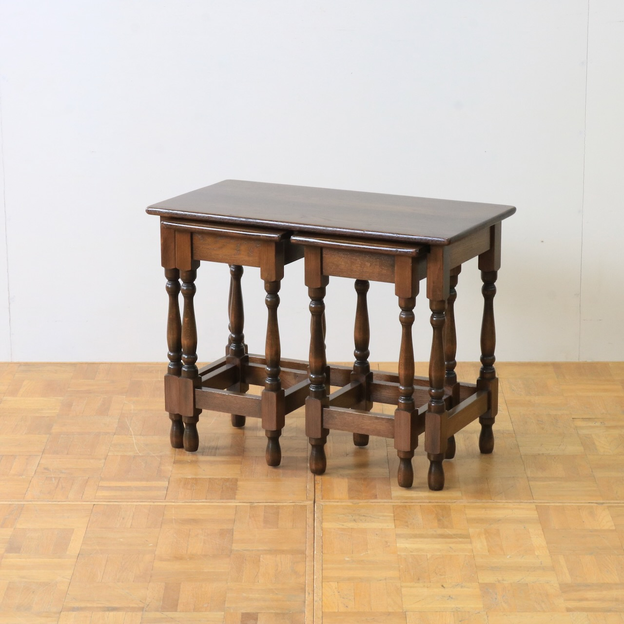 ネストテーブル