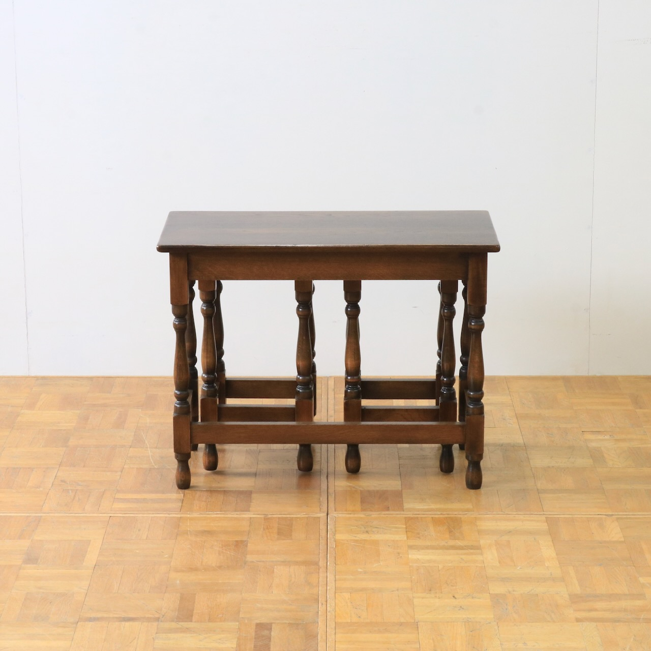 ネストテーブル