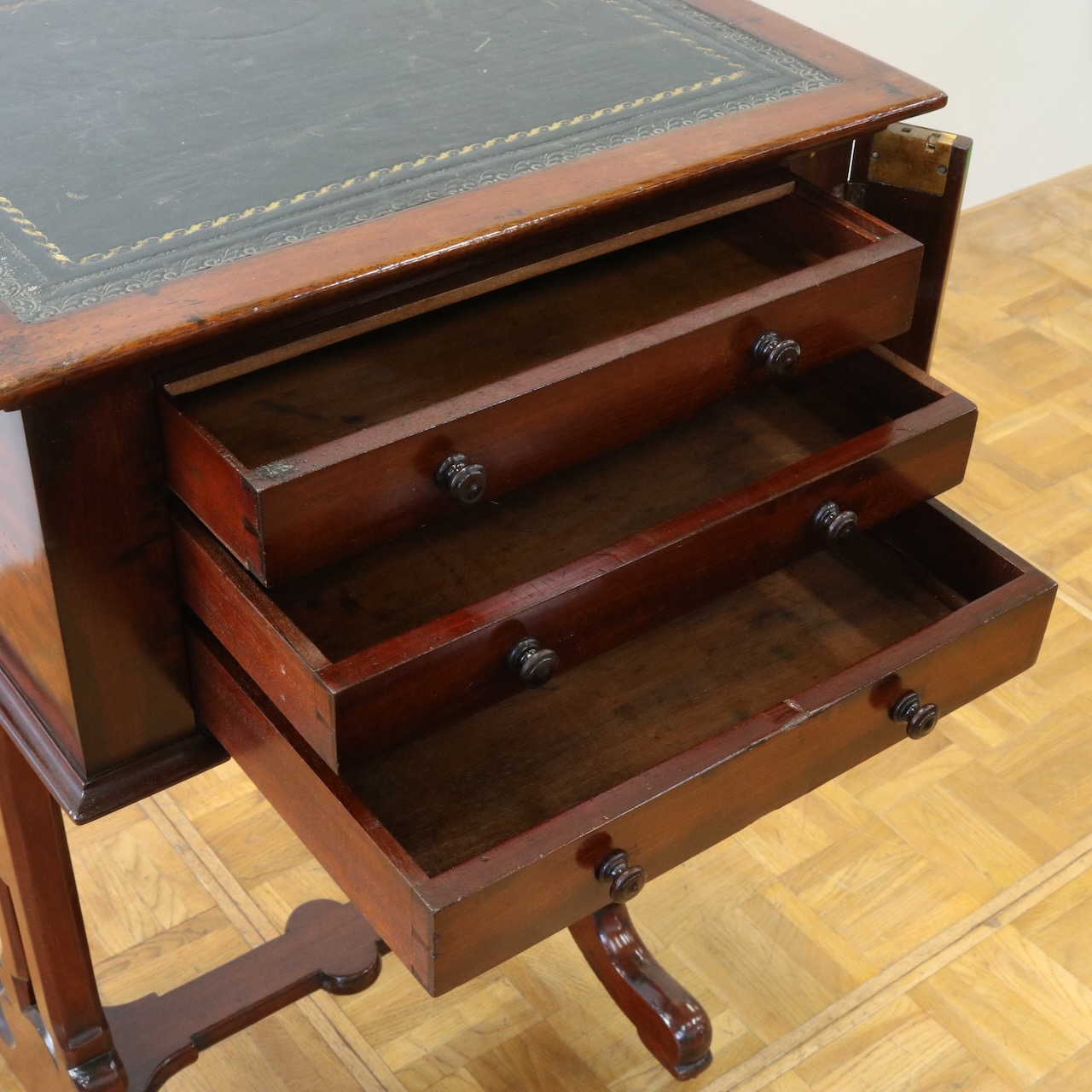 ライティングデスク