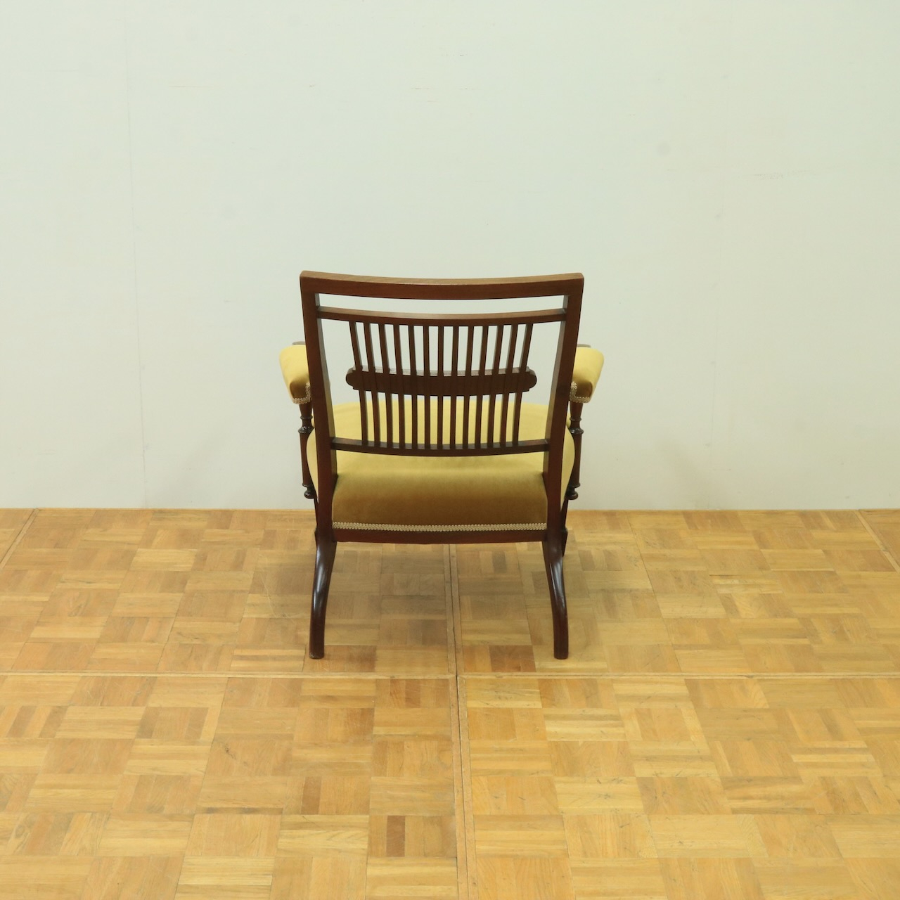 アームチェアー