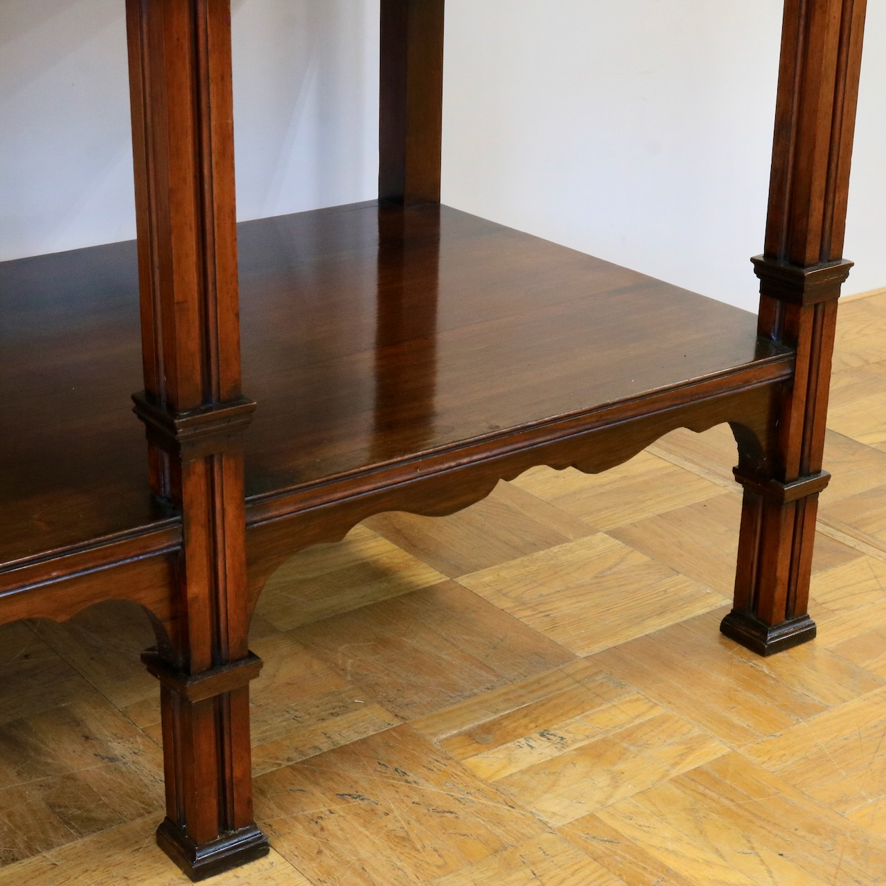 ミラーバックサイドボード