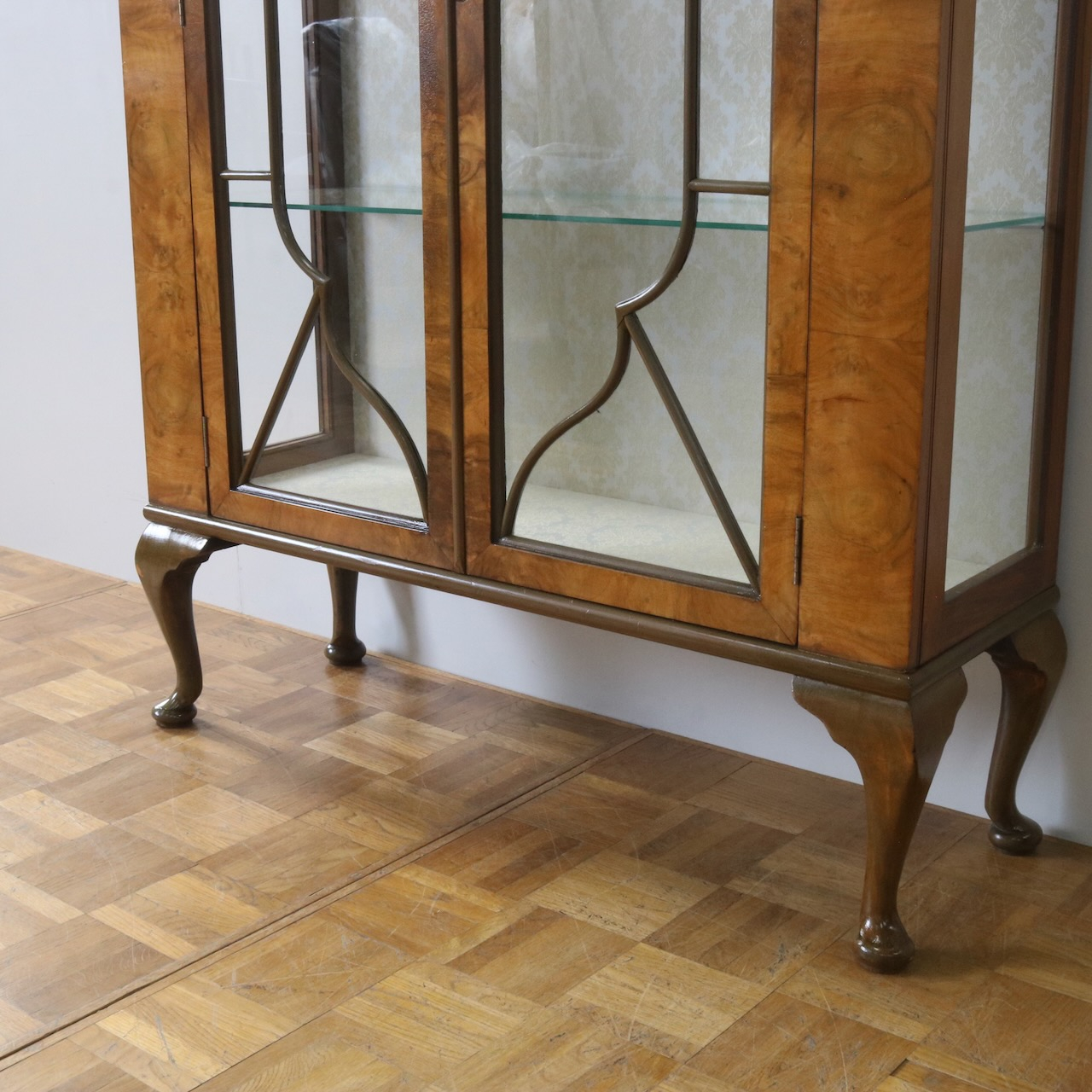 グラスキャビネット