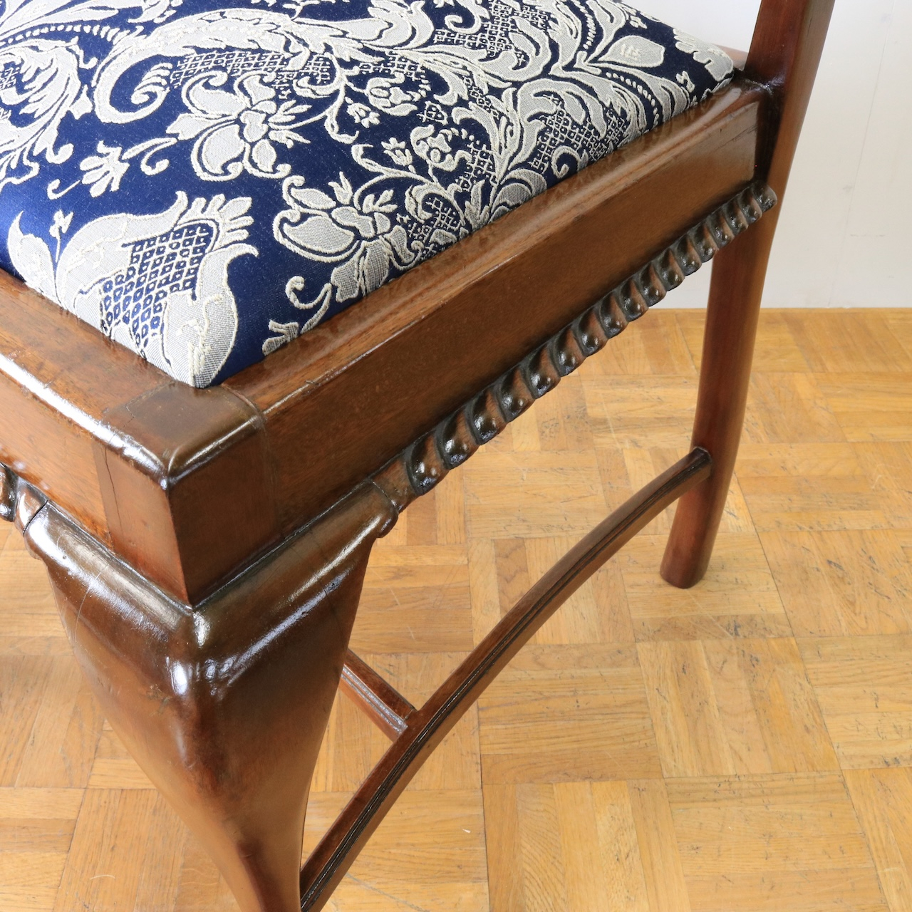 ダイニングチェアー